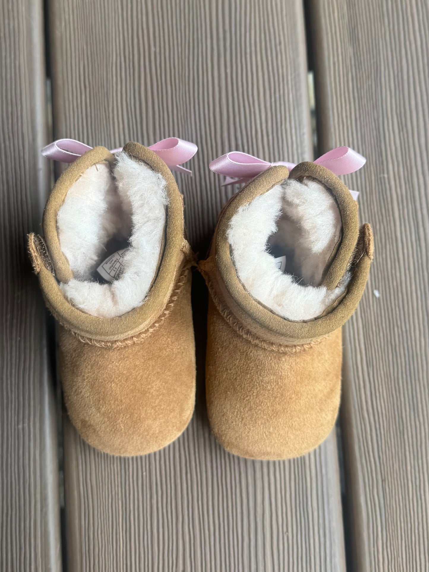 Seller #172 REDUCED Ugg Baby Boots with Pink Bow Size 2/3 (6-12 m)