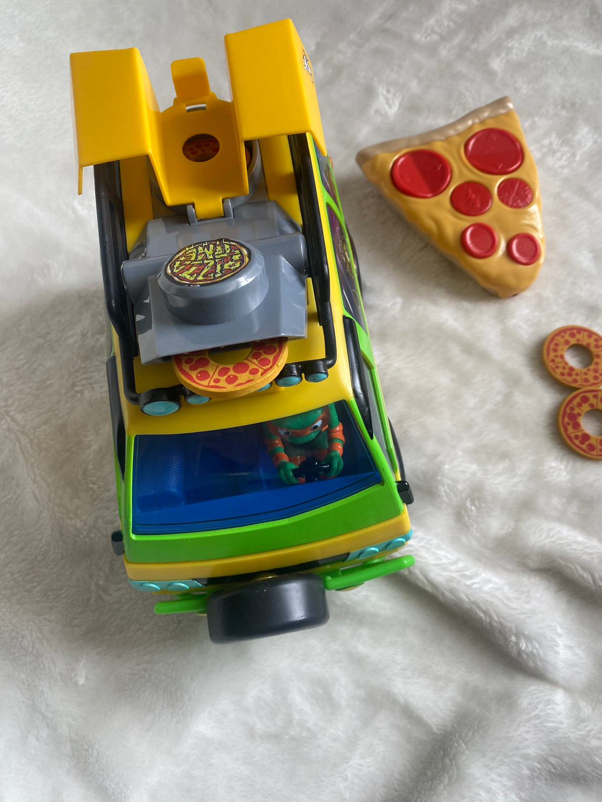 Seller 59 TMNT RC pizza launcher van