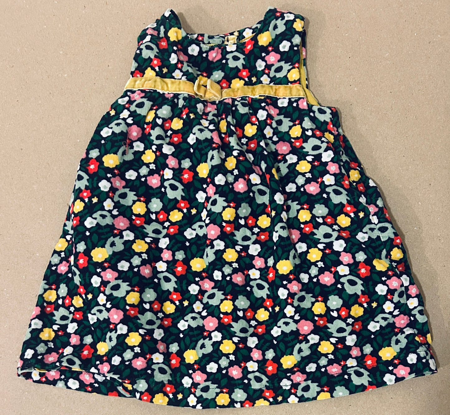 #15 Boden 12-18m Floral Pinnie