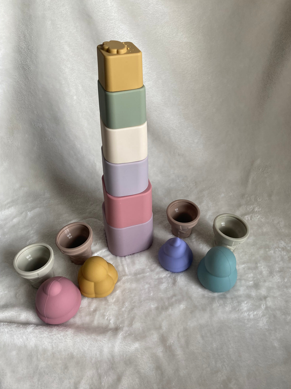 Seller 59 lot of silicone blocks and ice cream cones