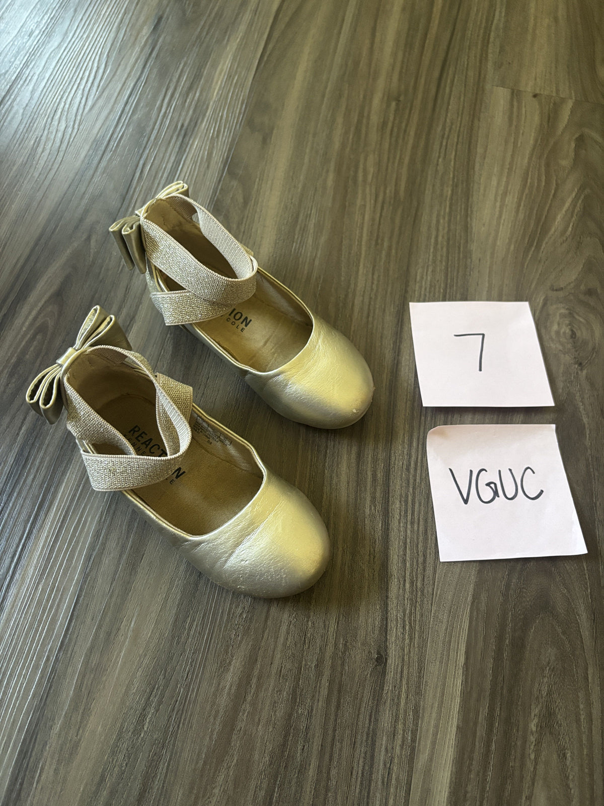 #138 - 7T Shoe Gold Reaction By Kenneth Cole Ballet Flats