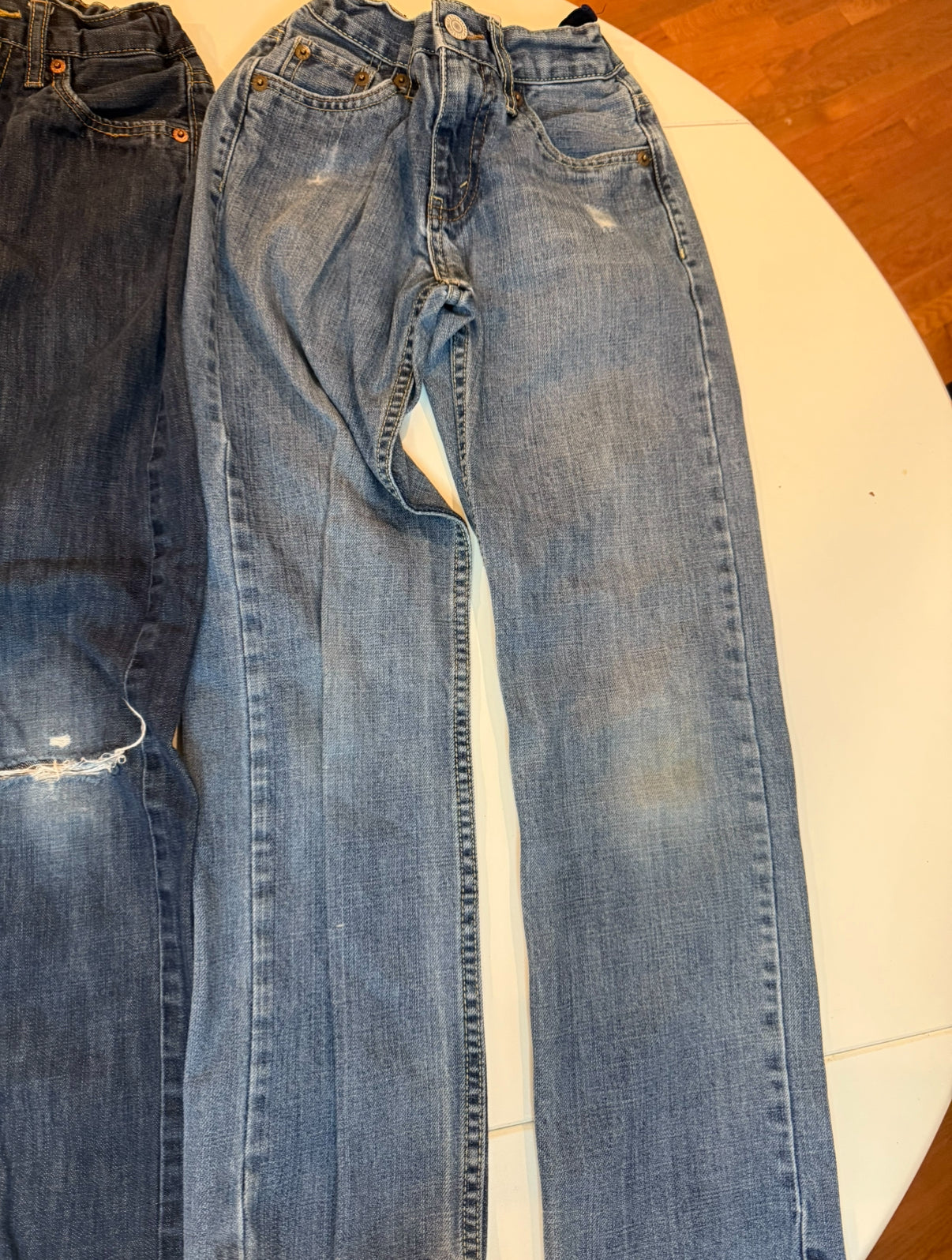 136 EUC Levi jeans slim adjustable waist size 10