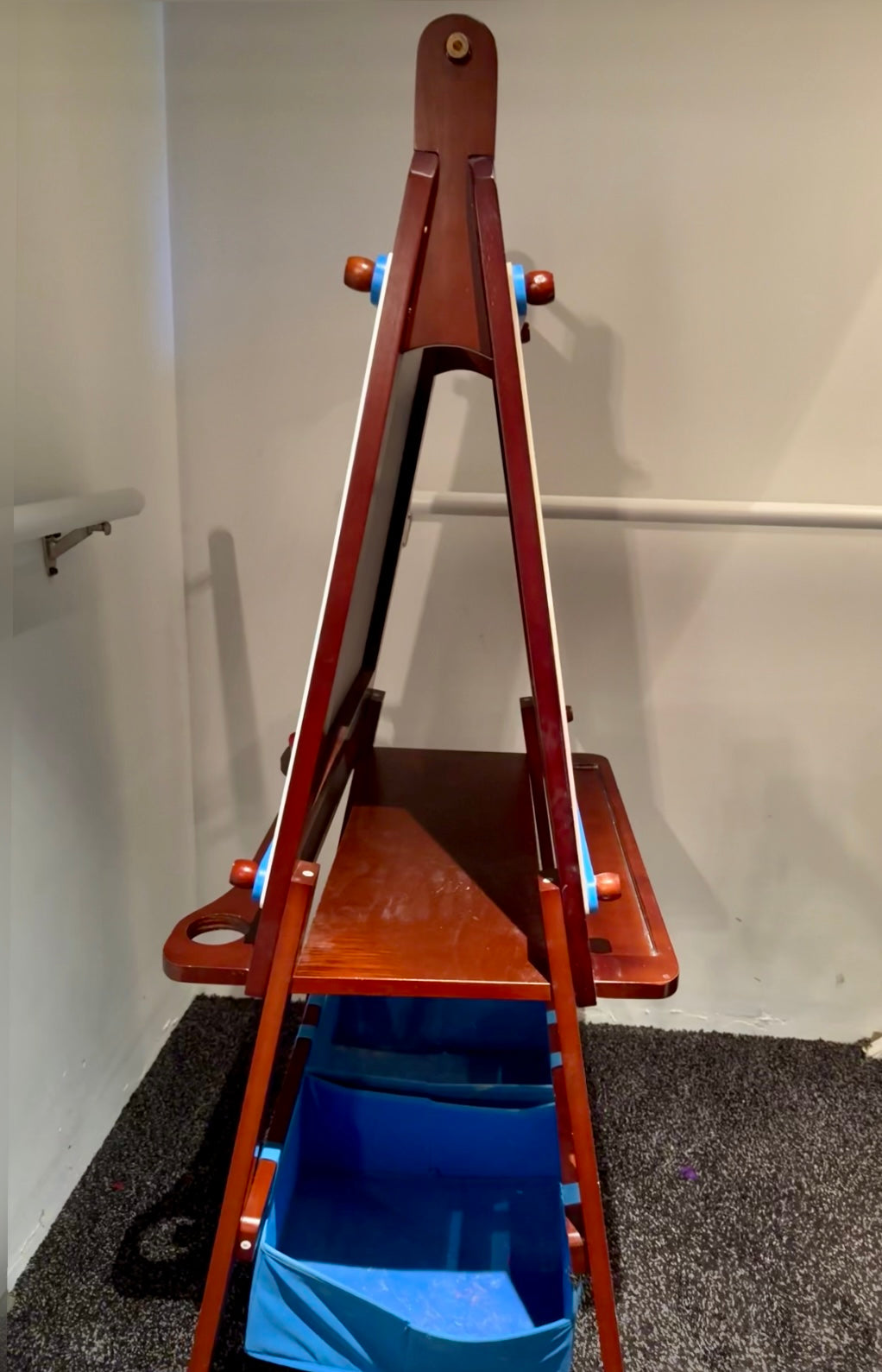 #155 chalkboard/dry erase board easel