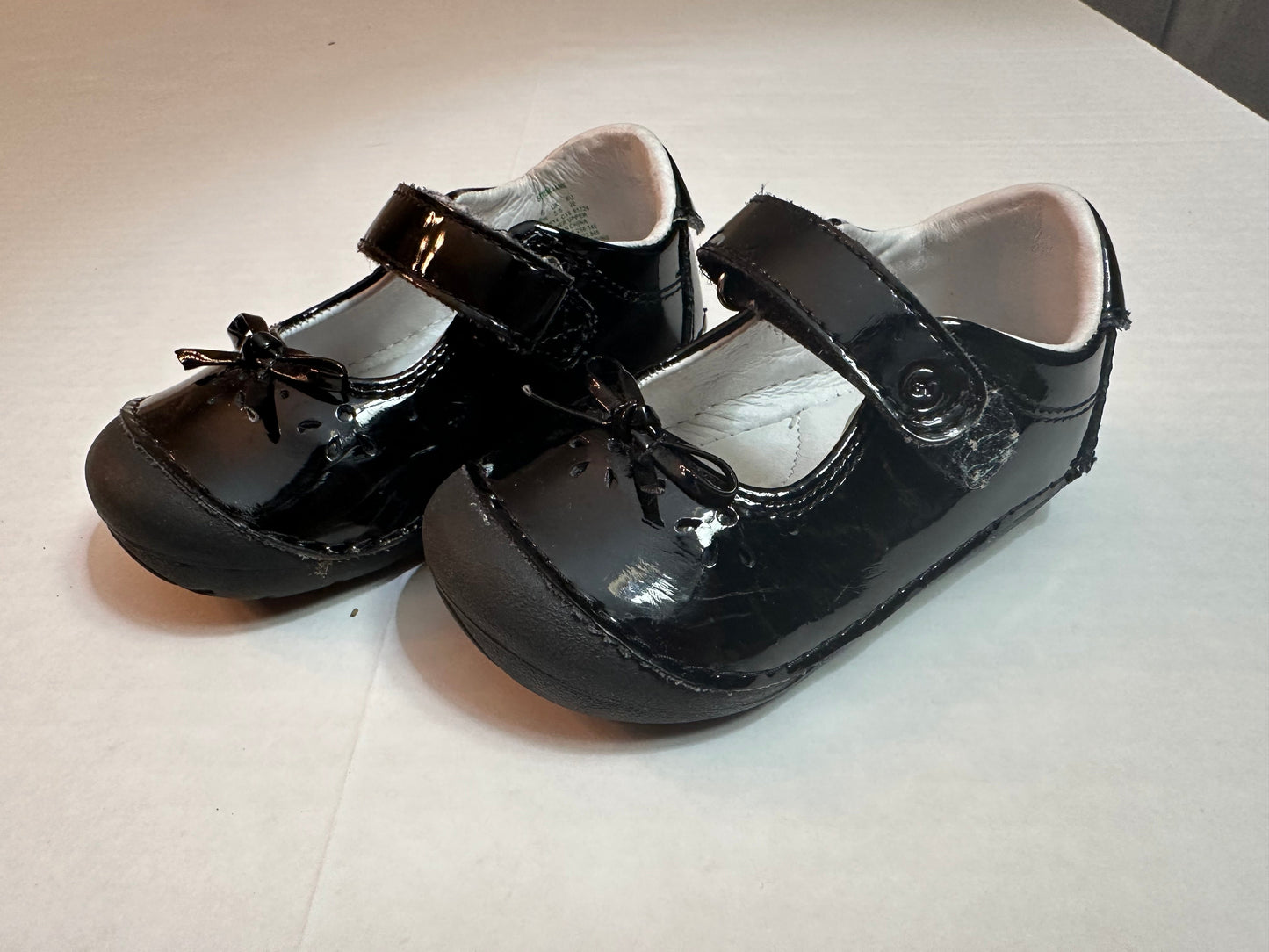 #88 6w stride rite girl shoes EUC