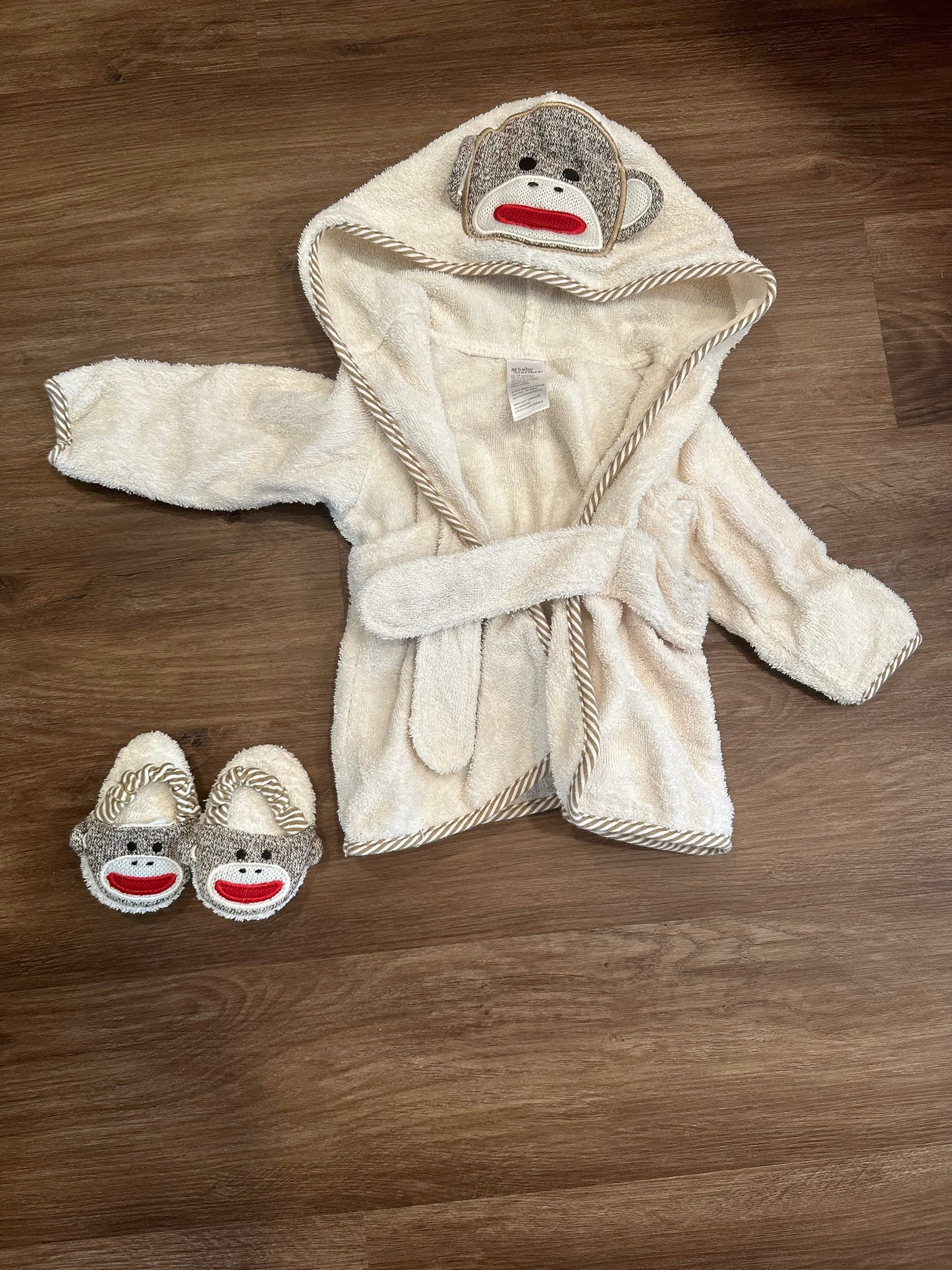 #24 baby robe size 0-6 months