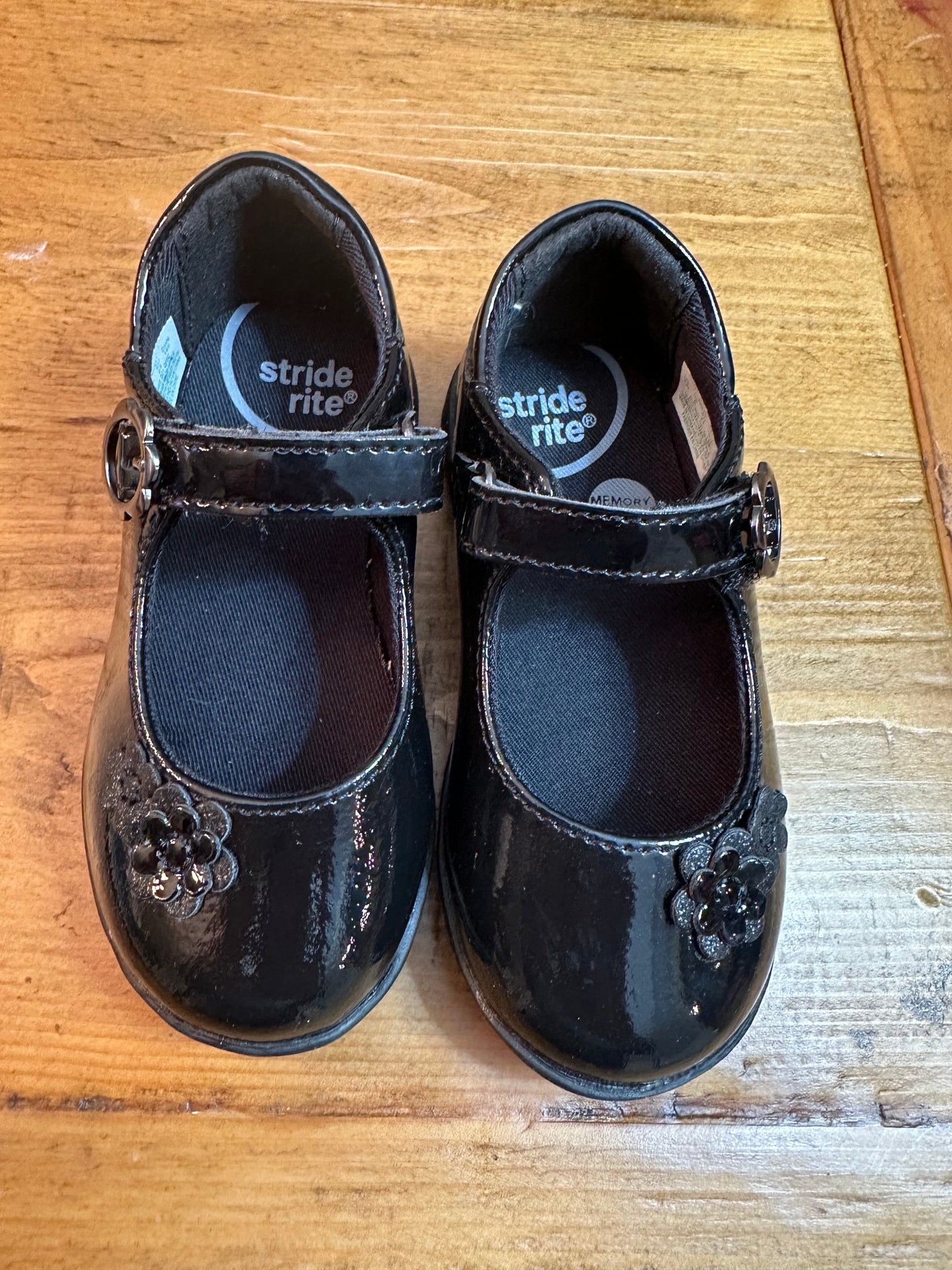 #88 7w stride rite girl shoes EEUC