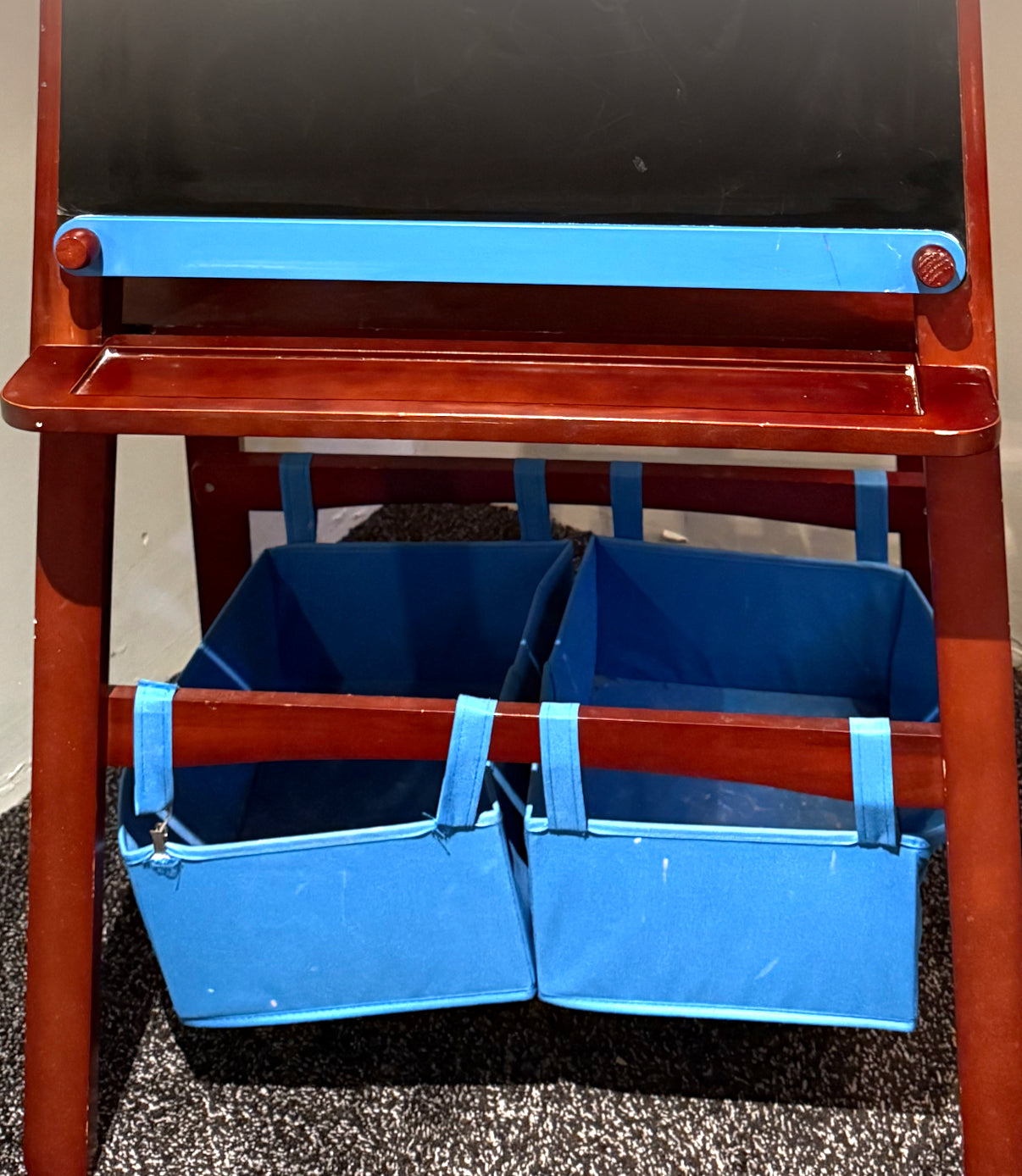 #155 chalkboard/dry erase board easel
