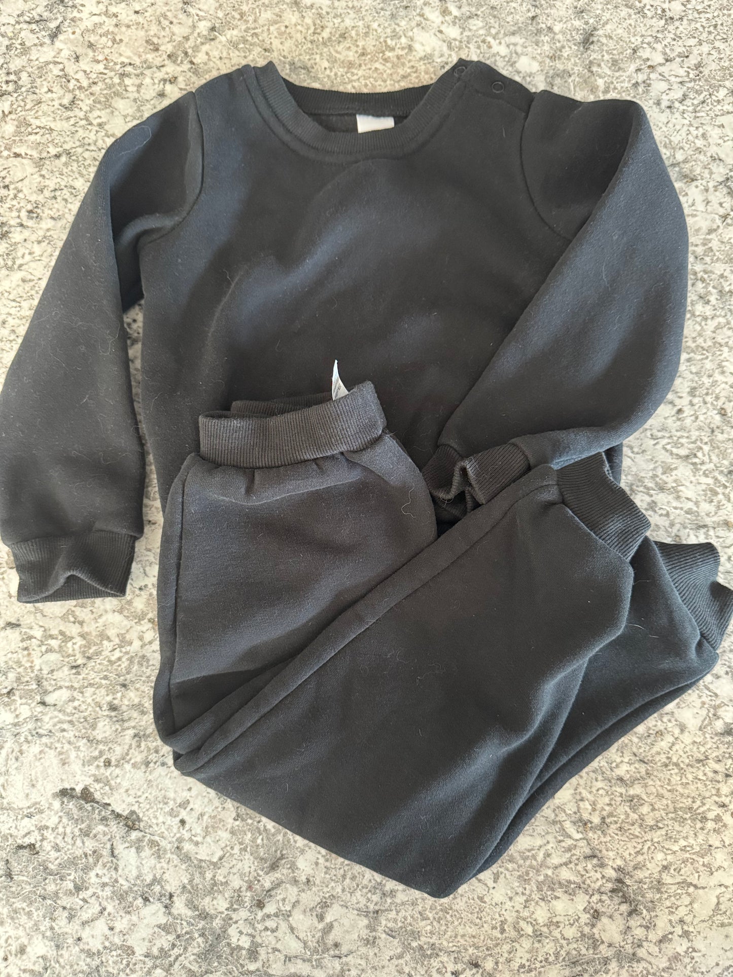 #107 Amazon Basics Sweatsuit 4T