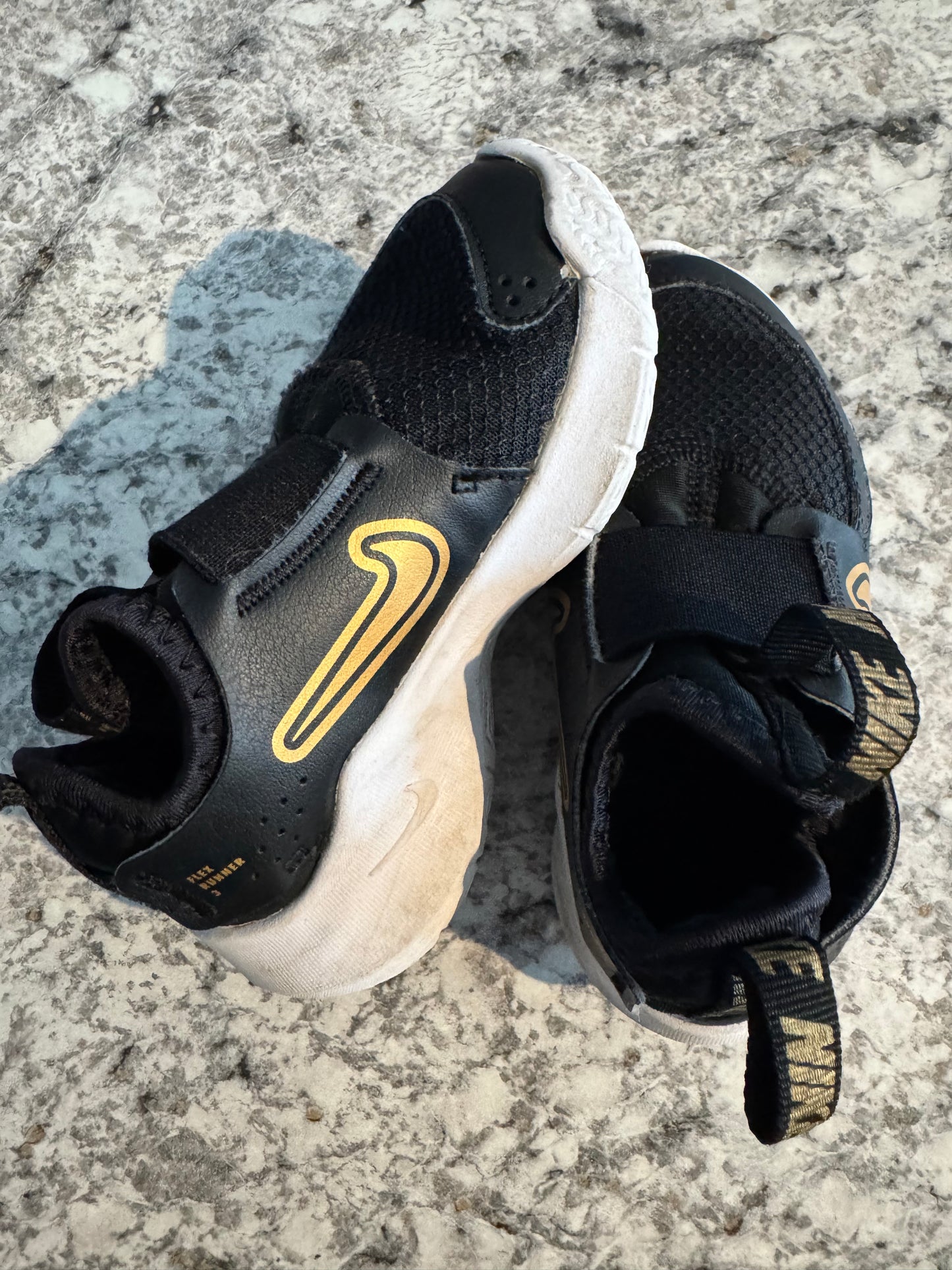 #107 Nike Boys Flex Runner 8C
