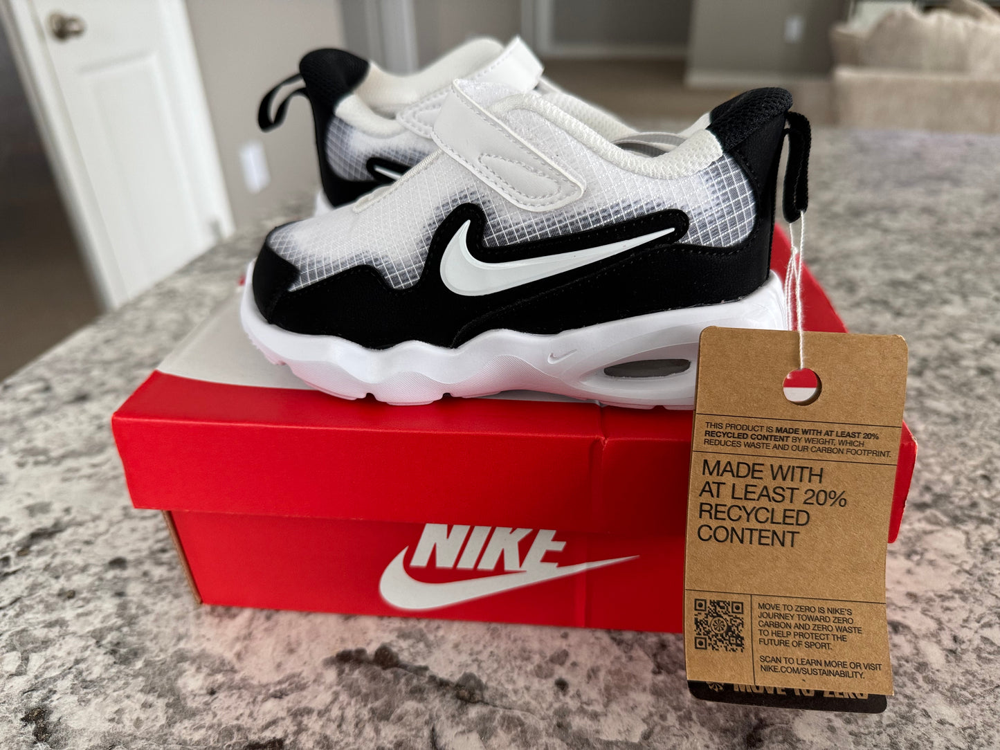 #107 Nike Air Max 8c *new in box*