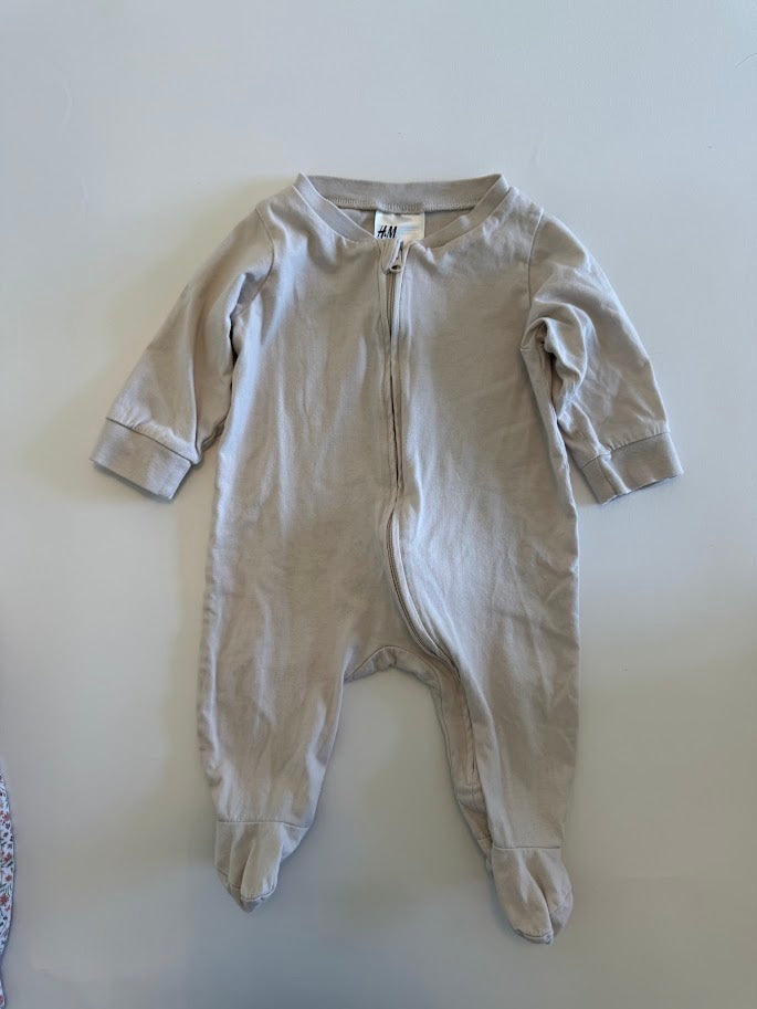 #78 REDUCED H&M 3 Pack Pajamas Girls 3M