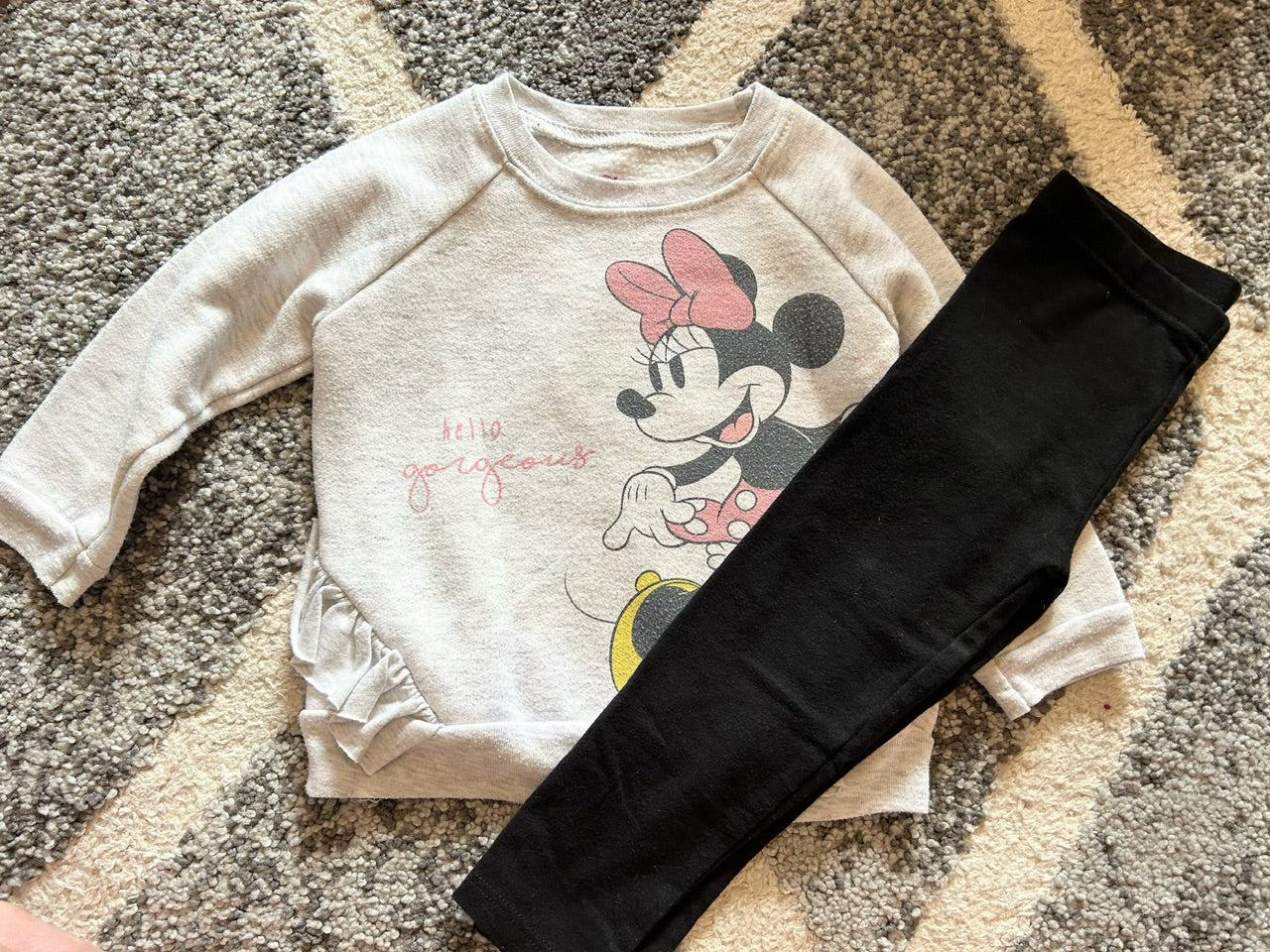Seller 120, VGUC Minnie Mouse Outfit, size 2T