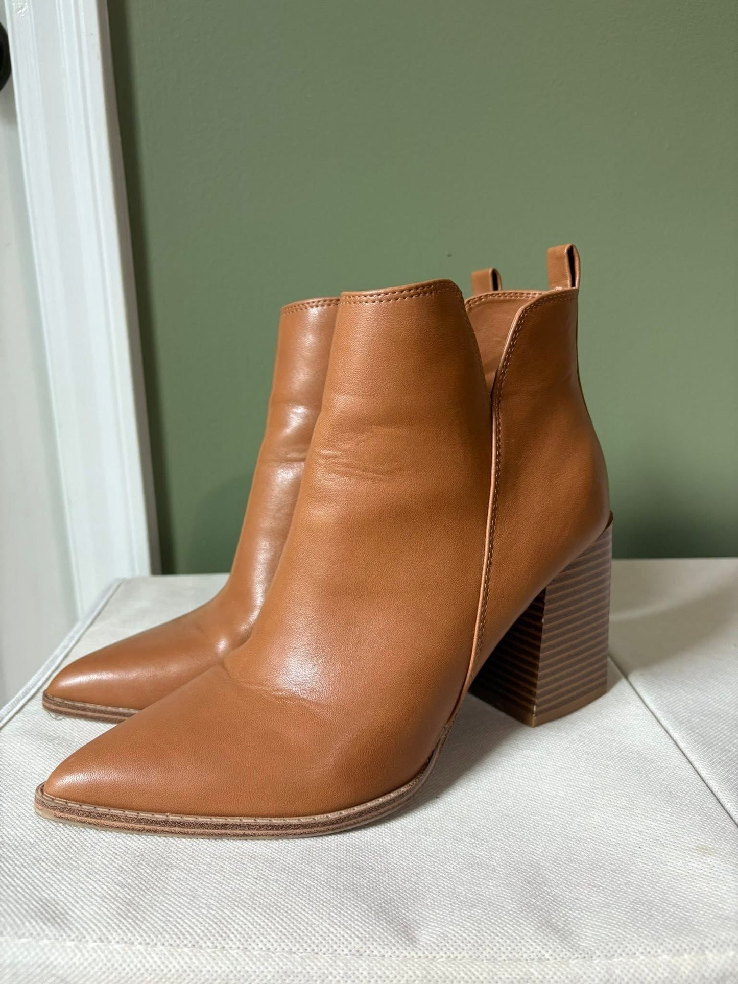 #133 **REDUCED** Women’s Size 7 Nine West Boots