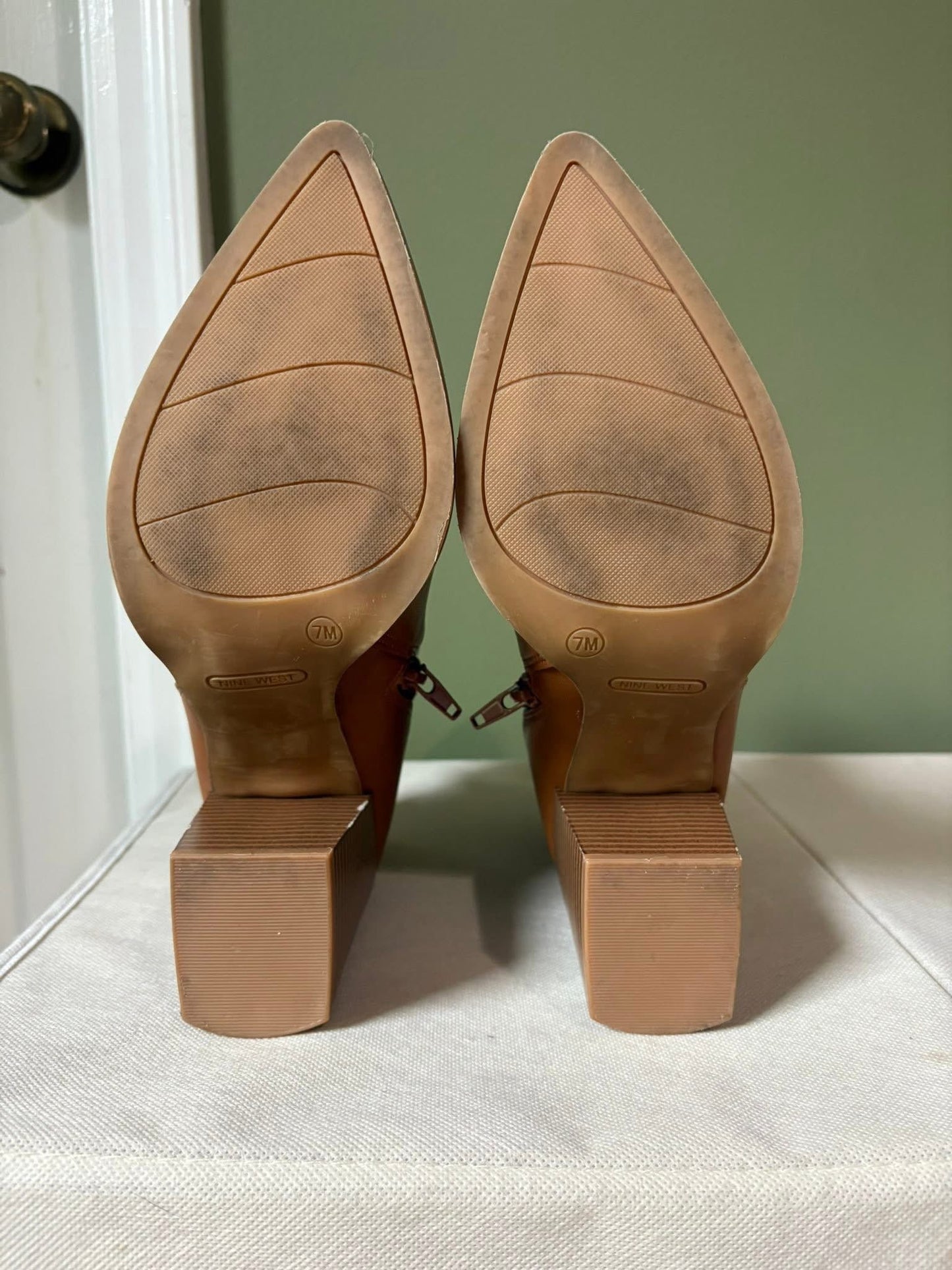 #133 **REDUCED** Women’s Size 7 Nine West Boots