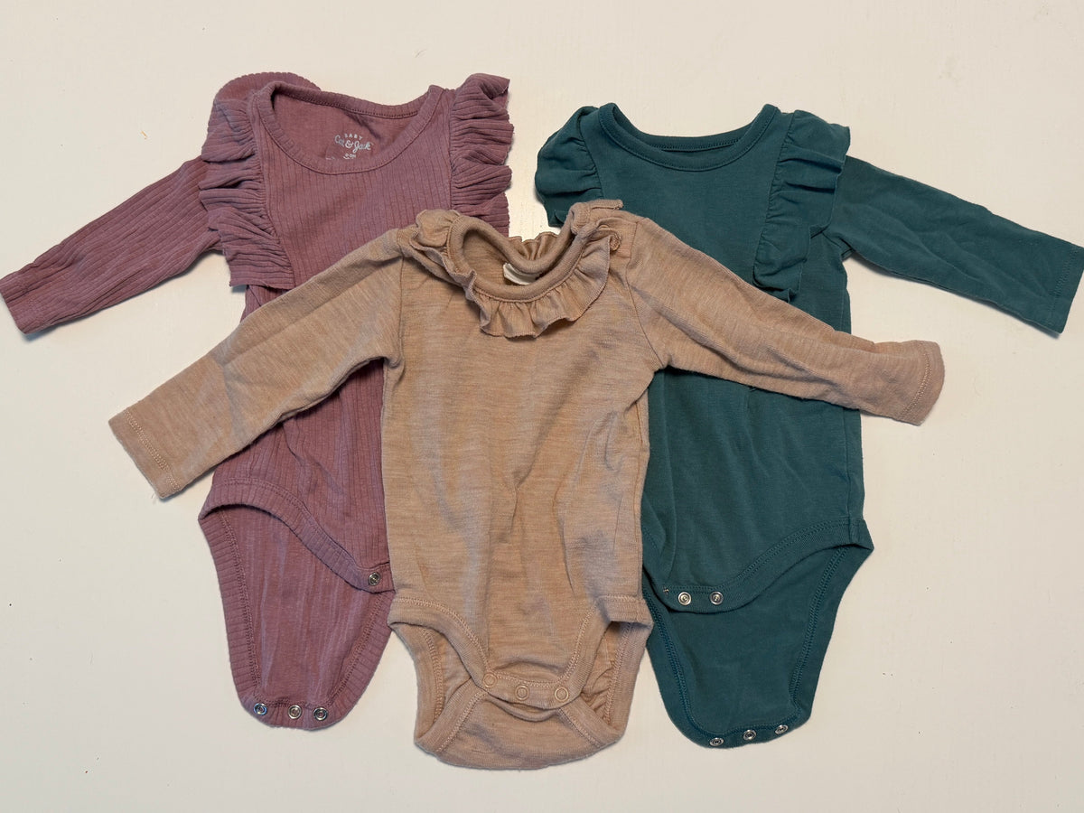 #93 baby girl ruffle long sleeve onesie bundle size 3 months