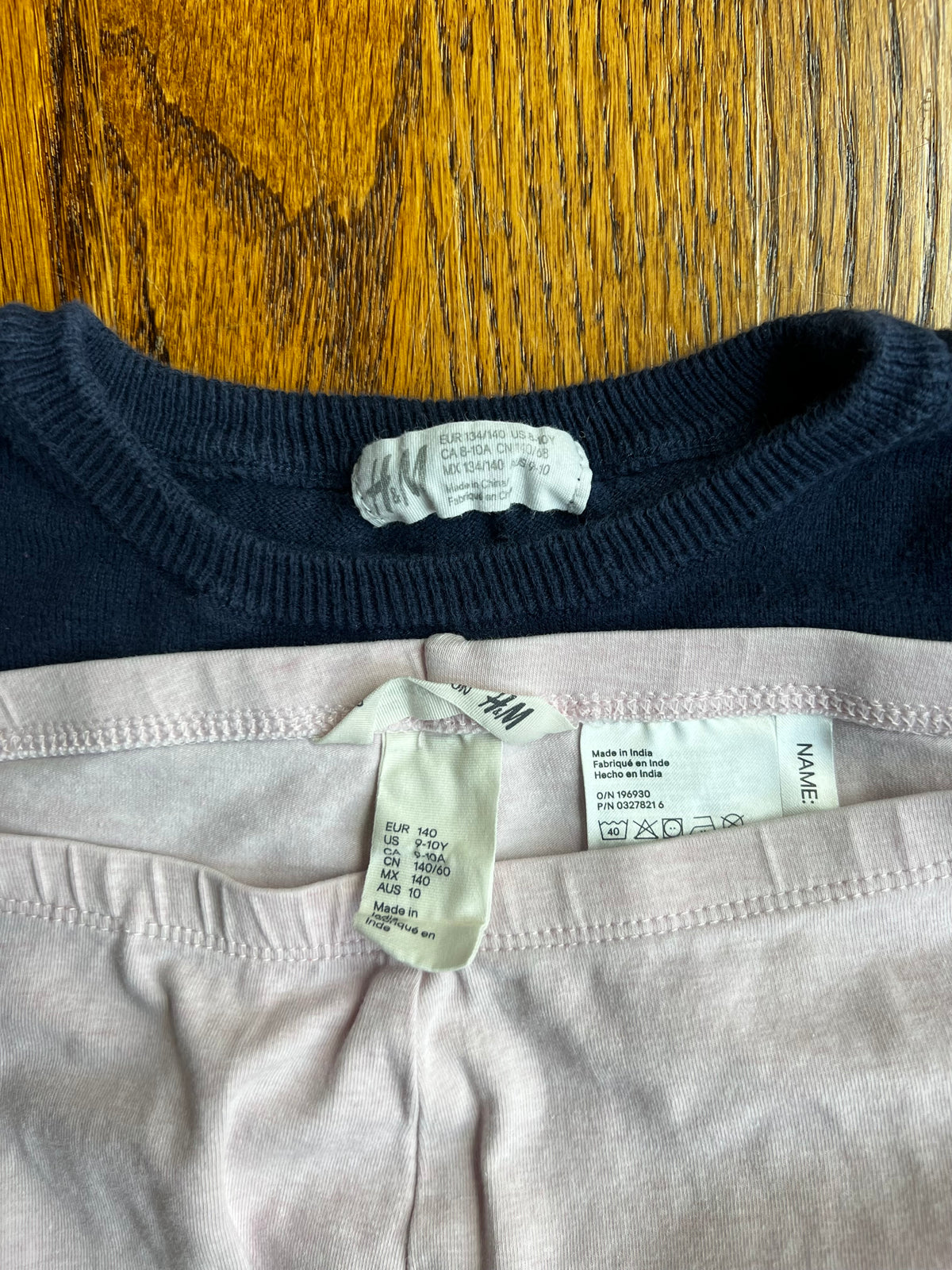 Seller #115 - H&M Girls 8-10Y Outfit (Navy Sequin Cat Sweater + Pale Pink Leggings), GUC