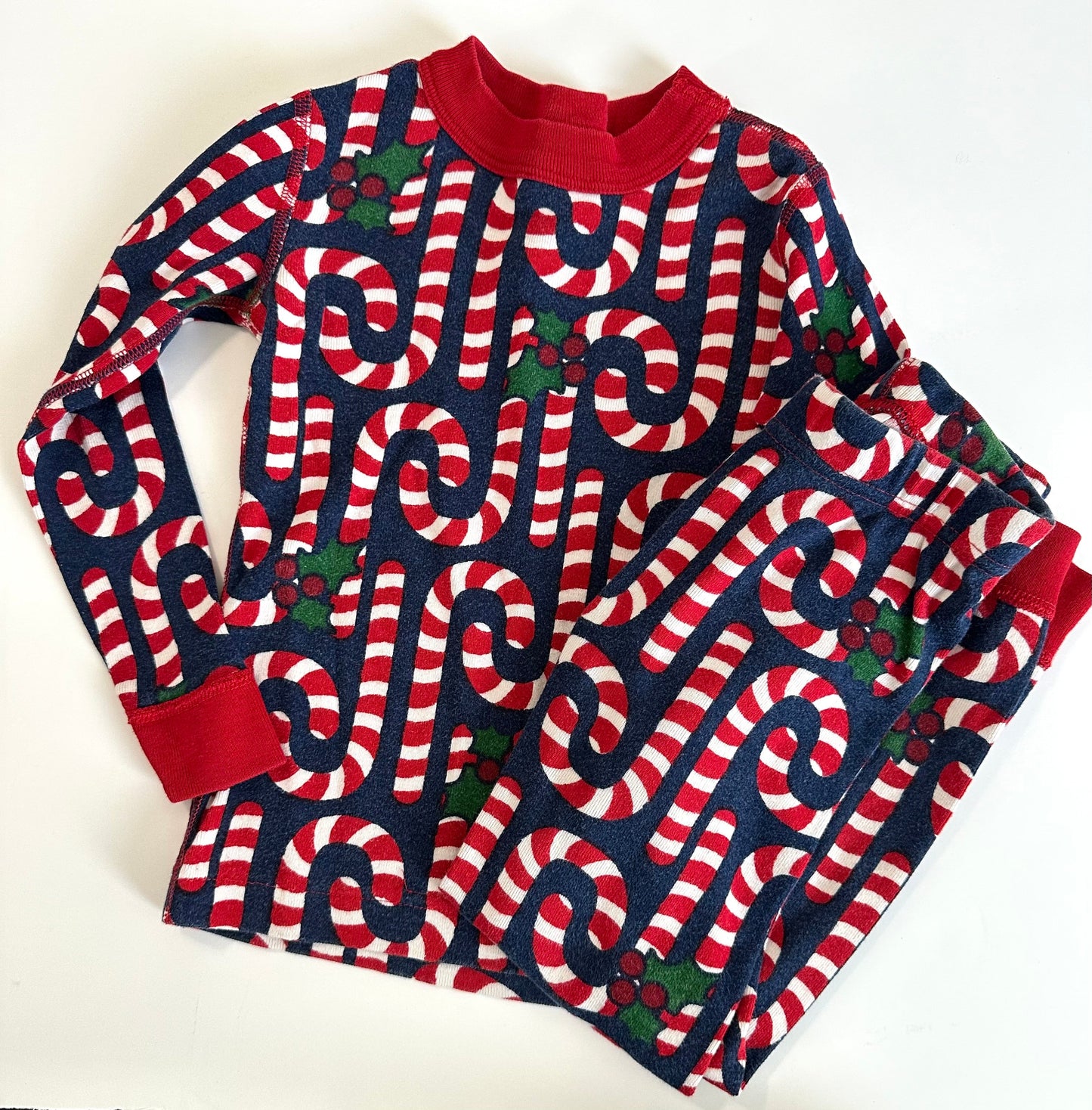Seller #39 Hanna candy cane pajamas size 100/4 girl boy