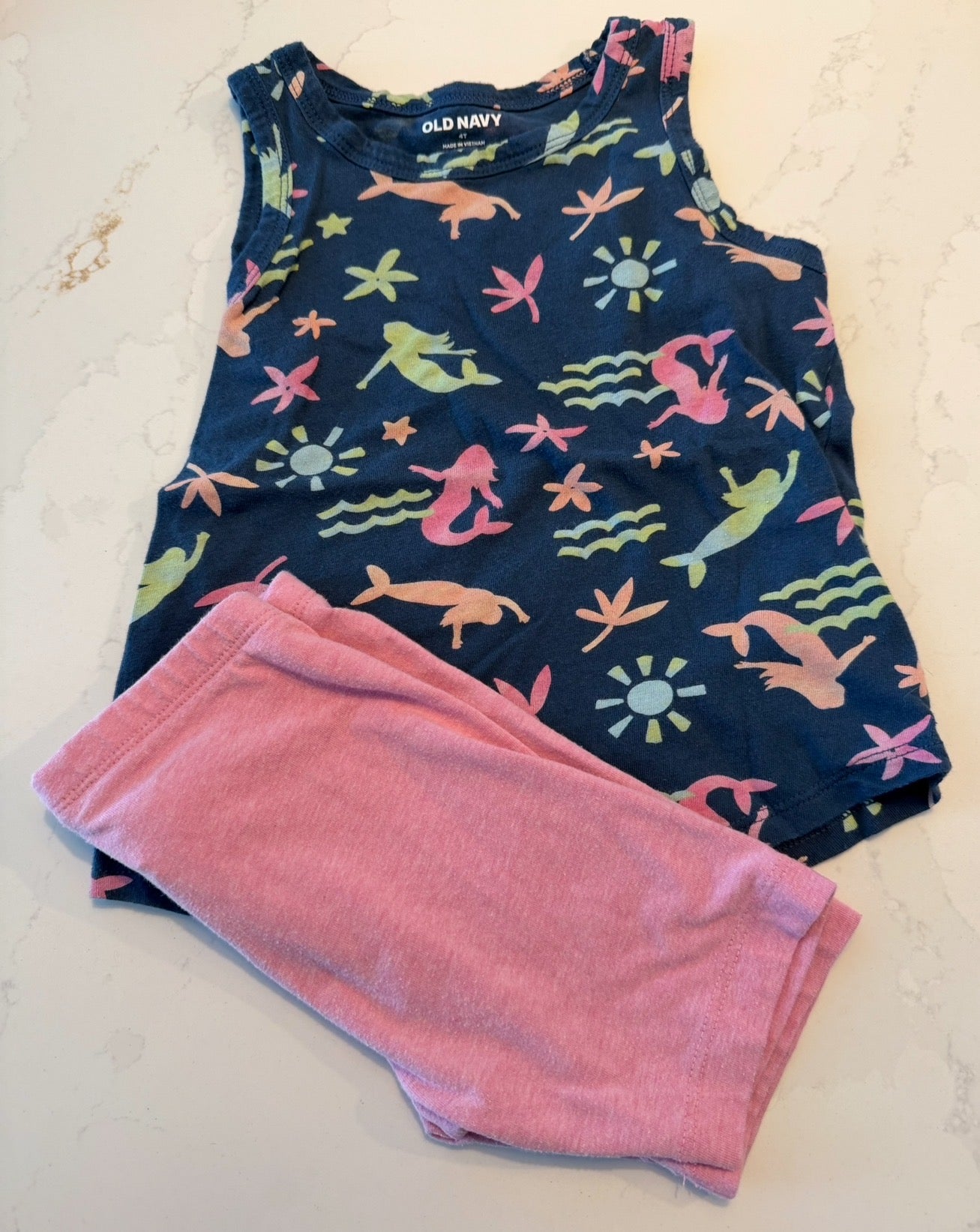 #133 old navy 4T outfit