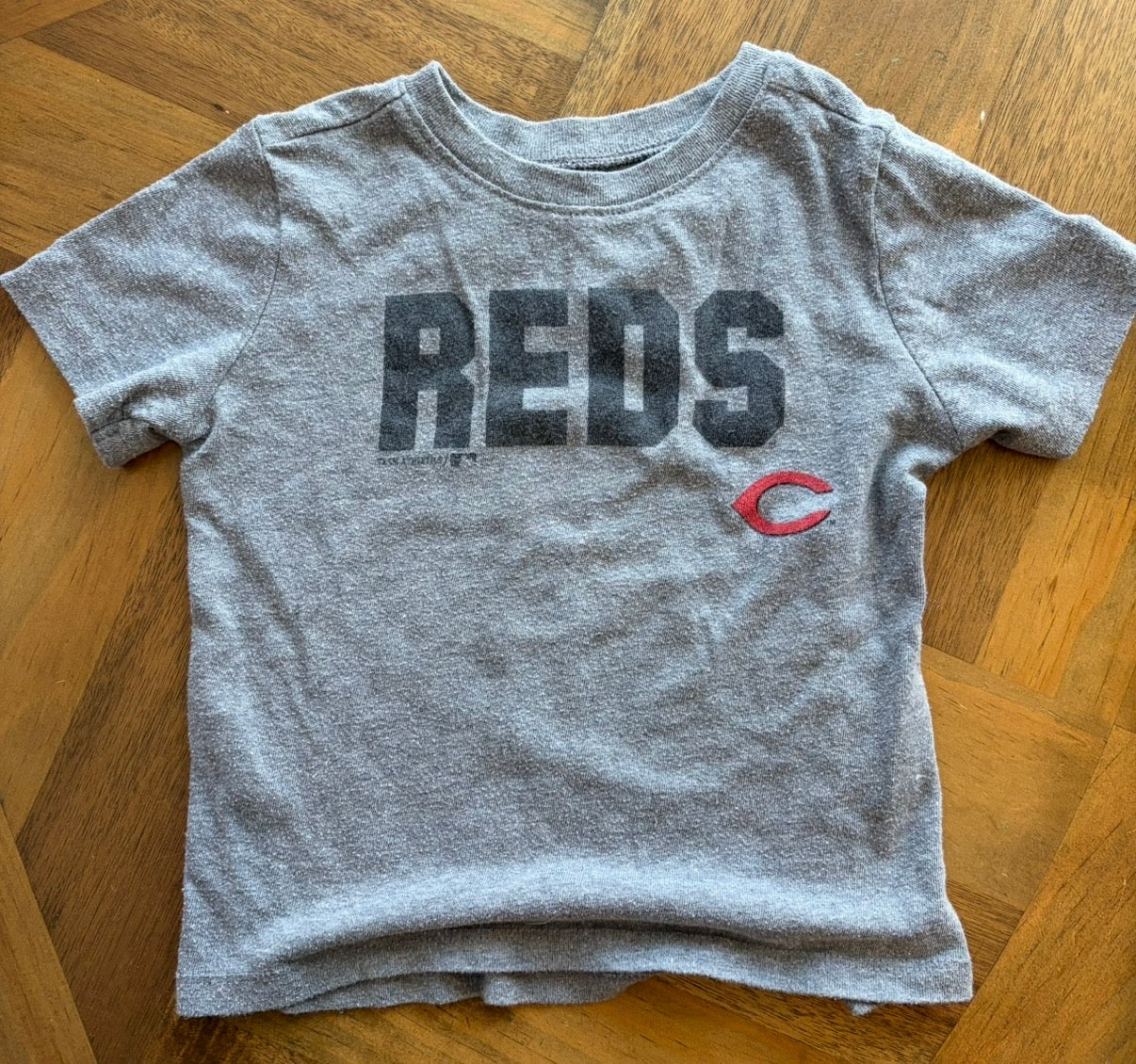 Seller 22 reds tshirt 2t