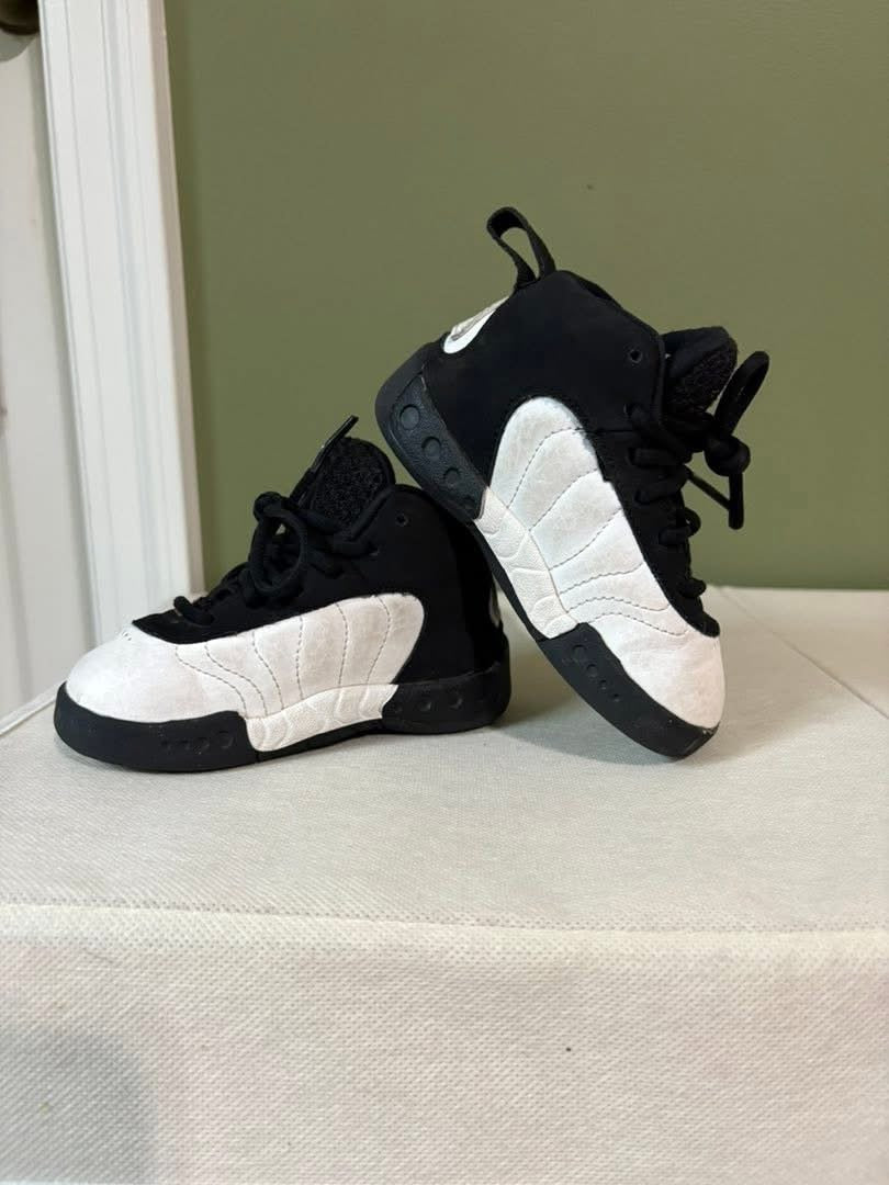 #133 **REDUCED** 6c Air Jordans