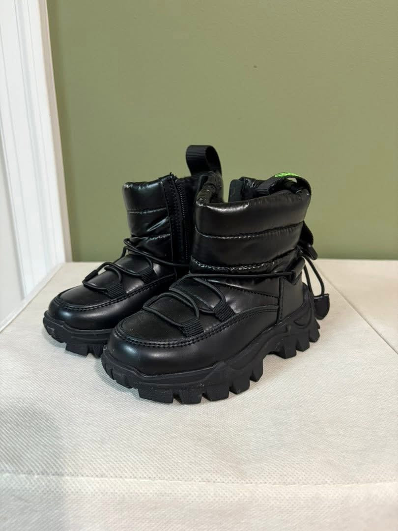 #133 **REDUCED** 6c Like New Winter Boots