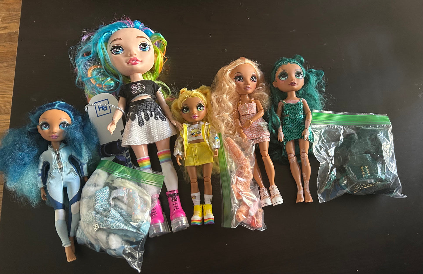 Seller #62 set of rainbow high dolls