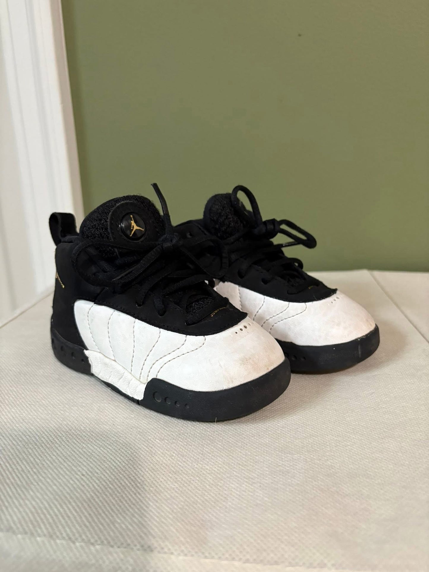 #133 **REDUCED** 6c Air Jordans