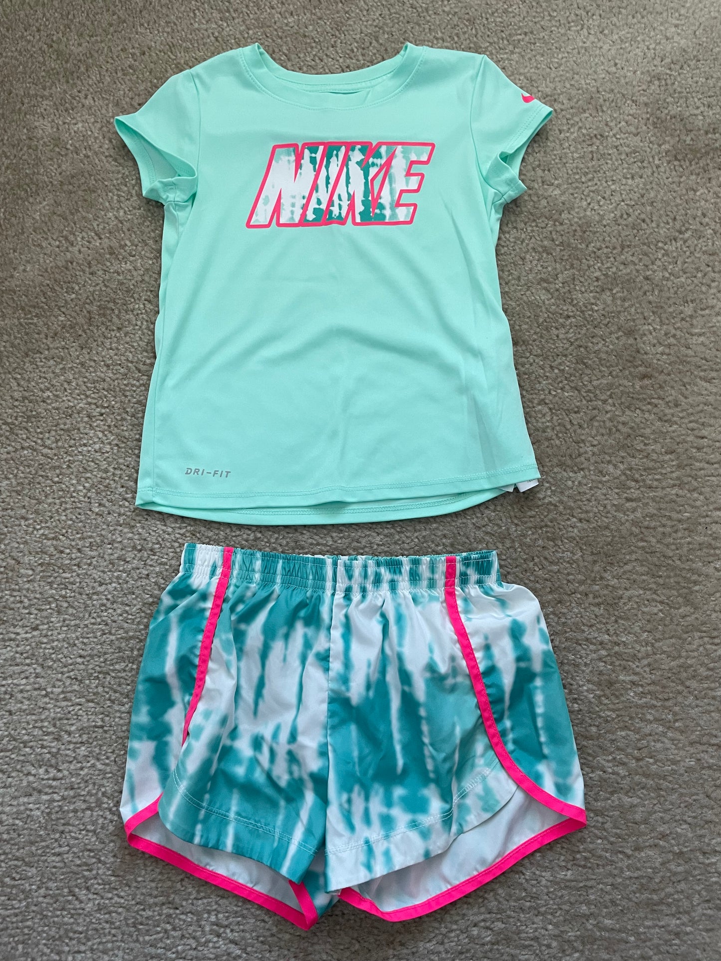 Seller 71: Girls size 6 Nike outfit