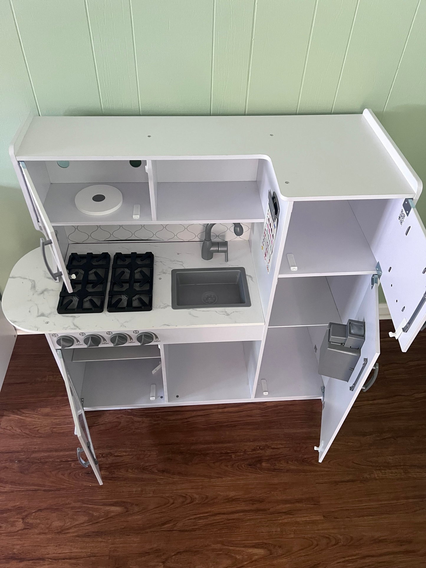 *REDUCED* 104 - Wooden Kitchen, near perfect condition
