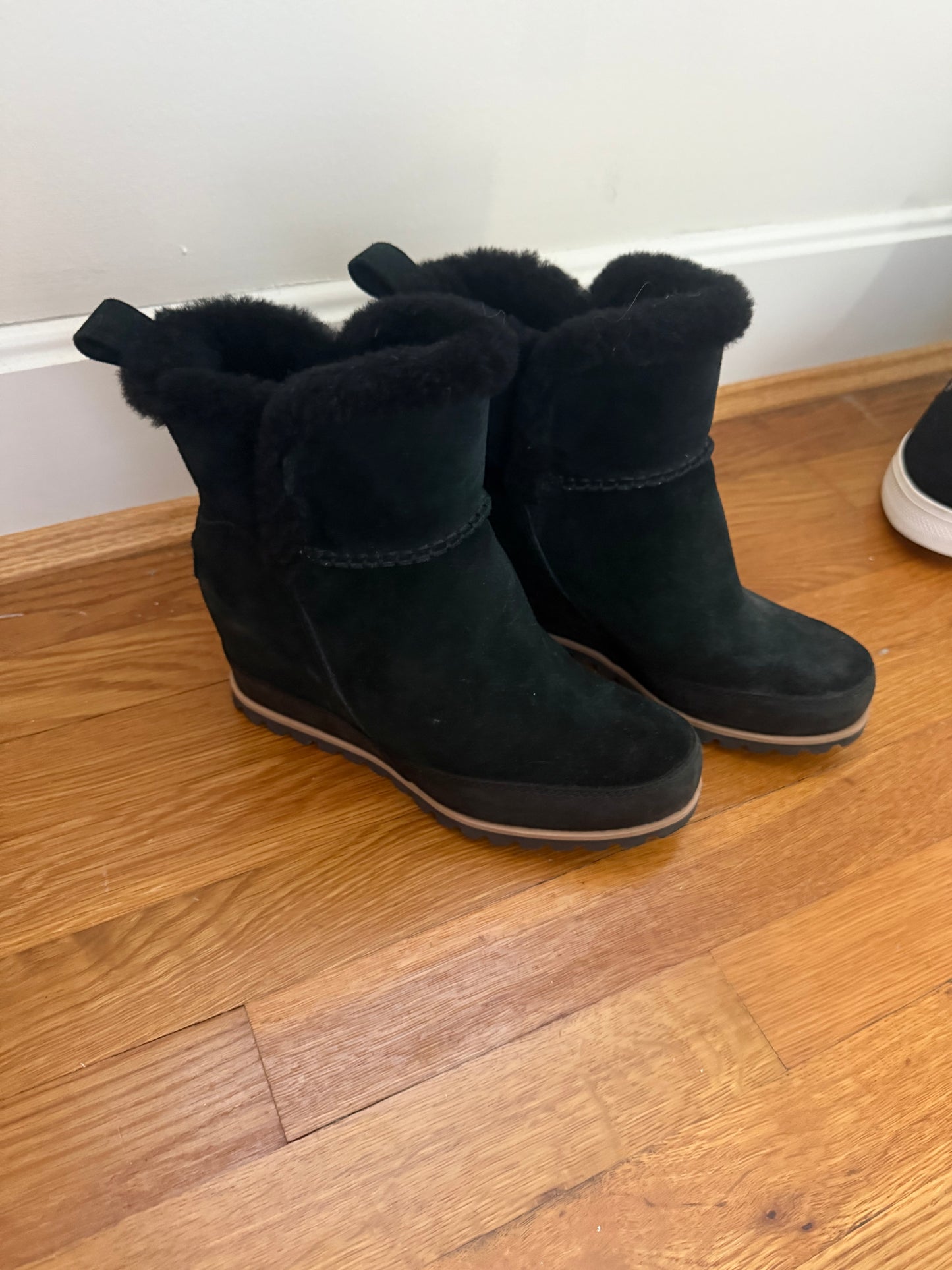 136 NWOT Black Ugg booties size 8