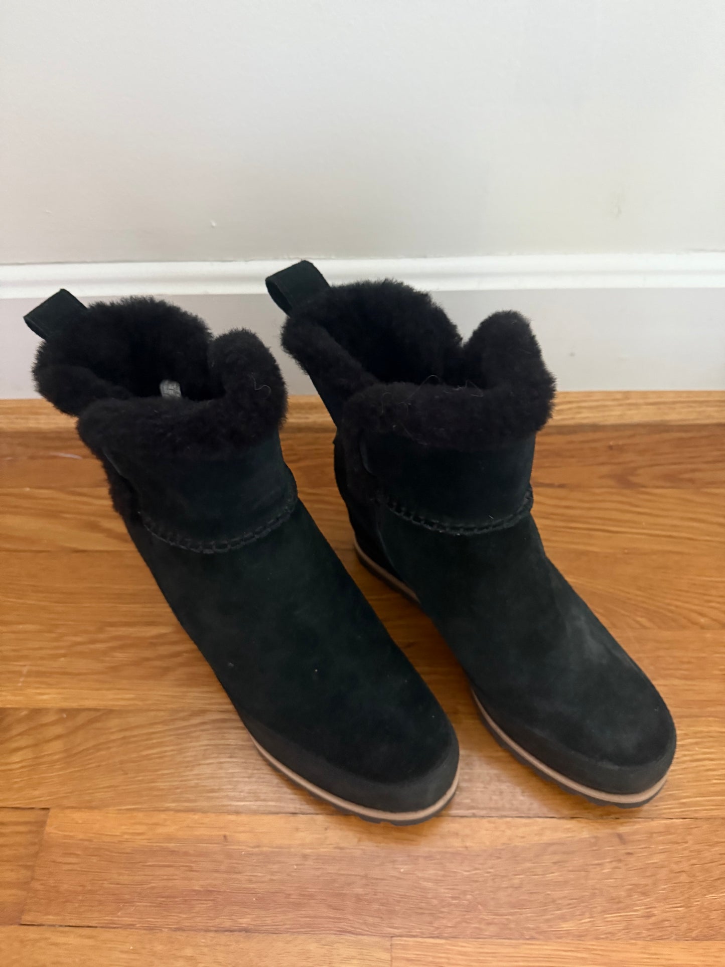 136 NWOT Black Ugg booties size 8