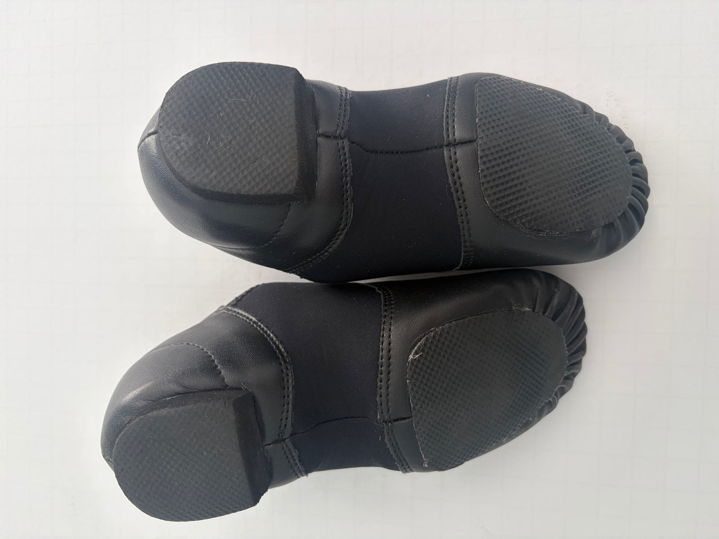 Seller #91 Girls' size 13.5 split sole jazz dance shoes EUC