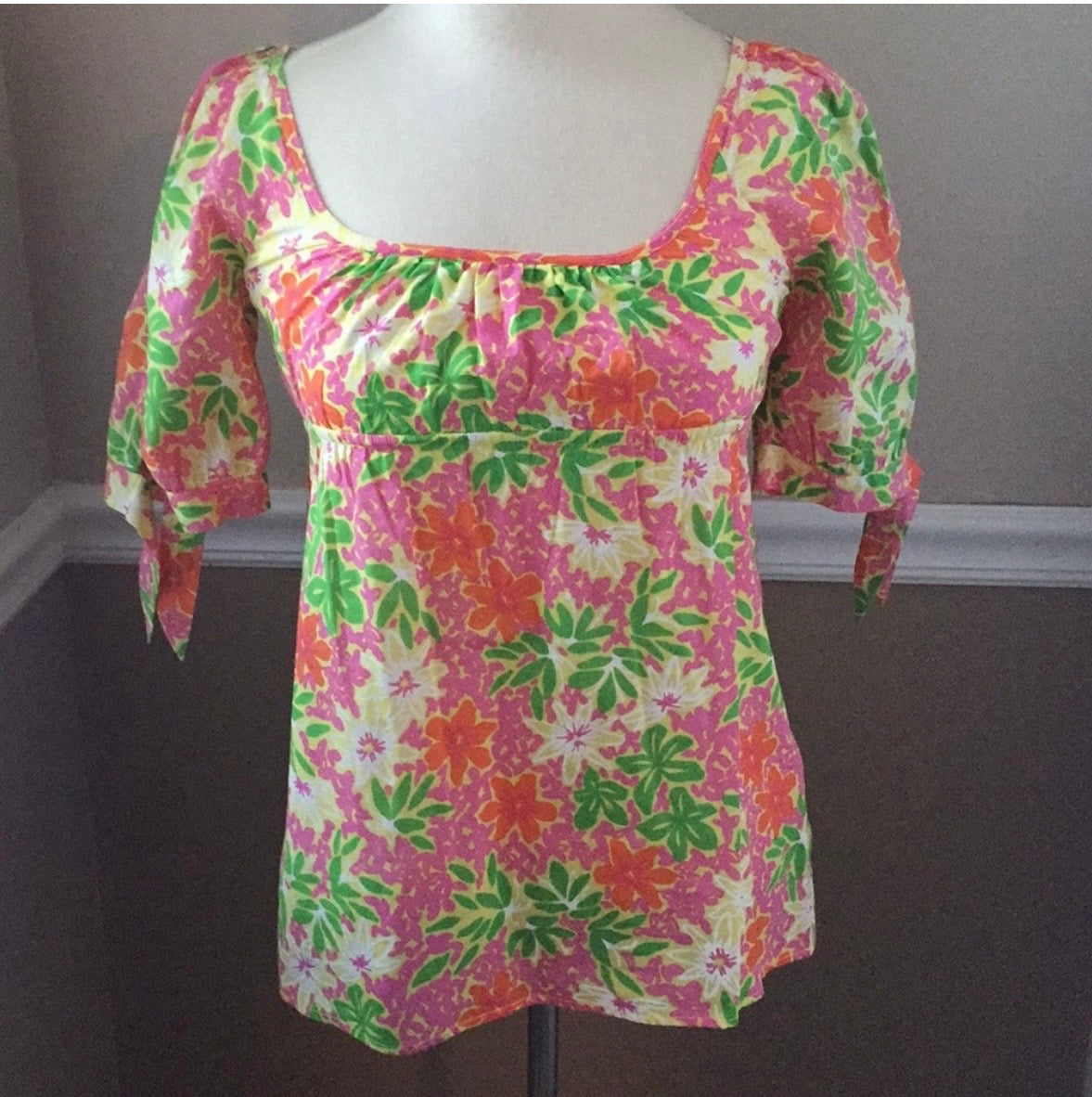 #130 Lilly Pulitzer Womens Floral Top Sz 4