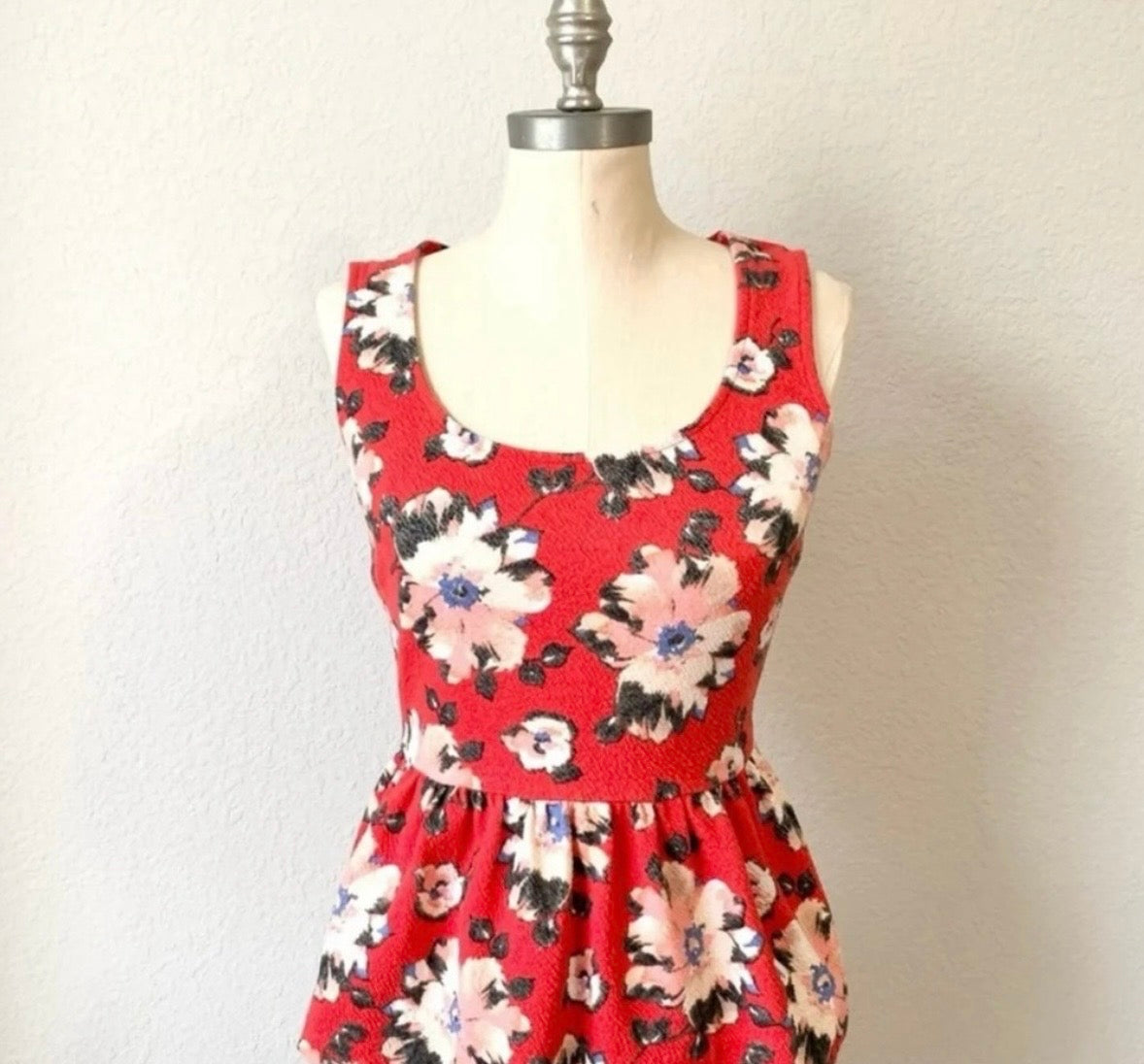 #130 NEW NWT Anthropologie Sz M Postmark Clovelly Peplum Top Floral Red Sleeveless