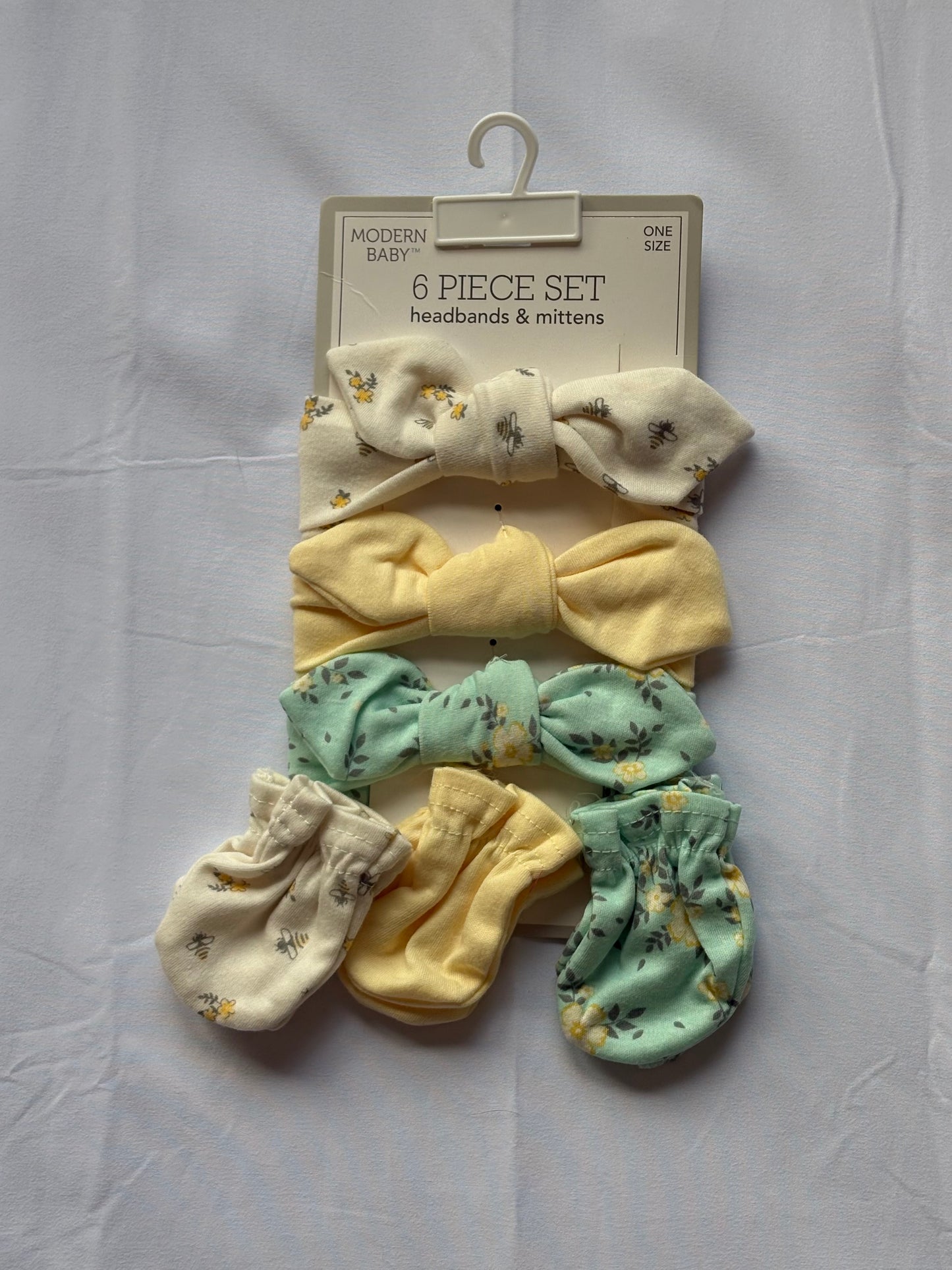 #88 Modern Baby NWT Girls Baby Headbands and Mittens (3 pack)