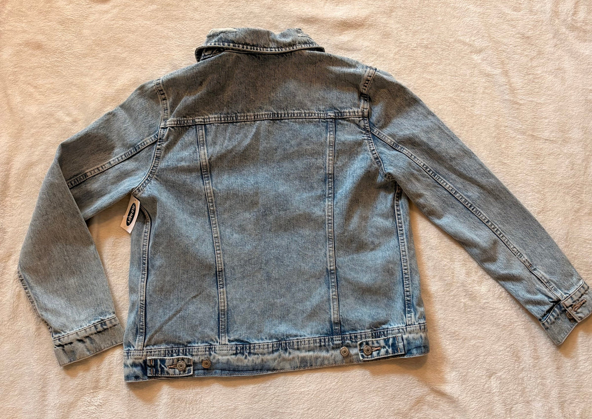 #102 - NWT Old Navy women's size M classic jean jacket with distressing