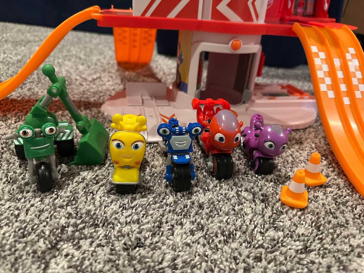 Seller #82 Ricky Zoom playset with 5 cars