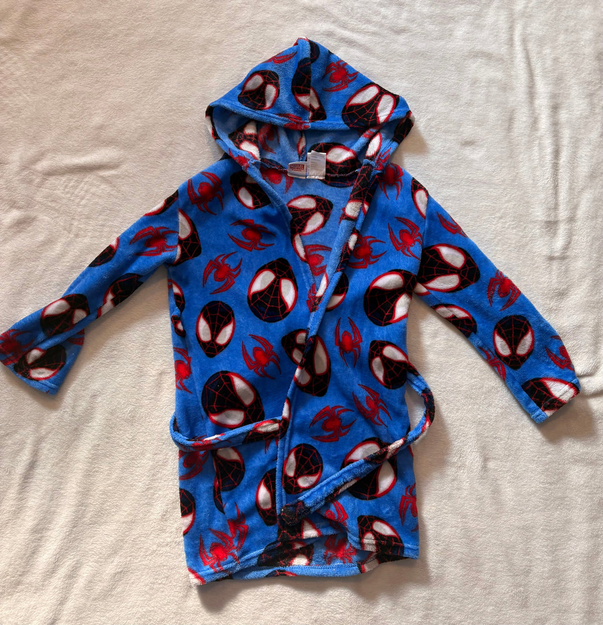 #102 - Spiderman boys size 8 fuzzy robe