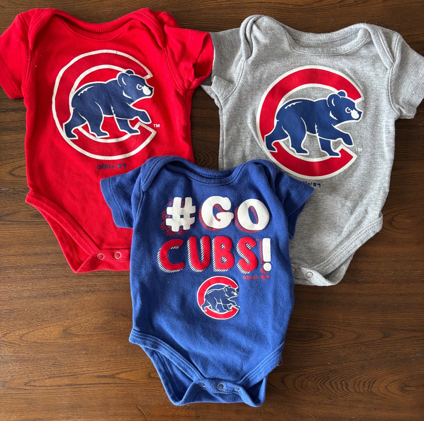 #70 VGUC Chicago Cubs onesies 0-3month