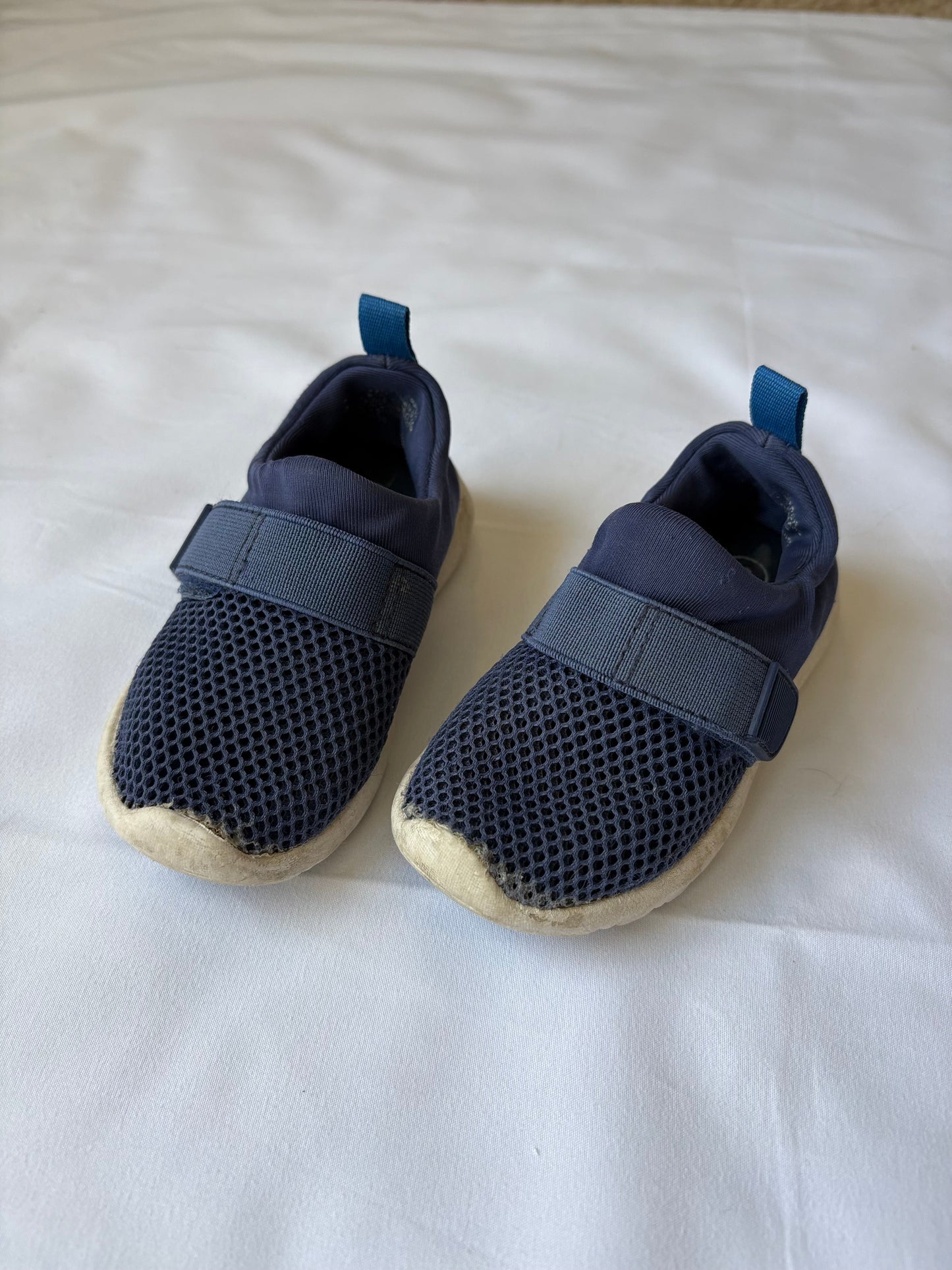 #88 Cat & Jack Water Sneakers Toddler Boys Size 6