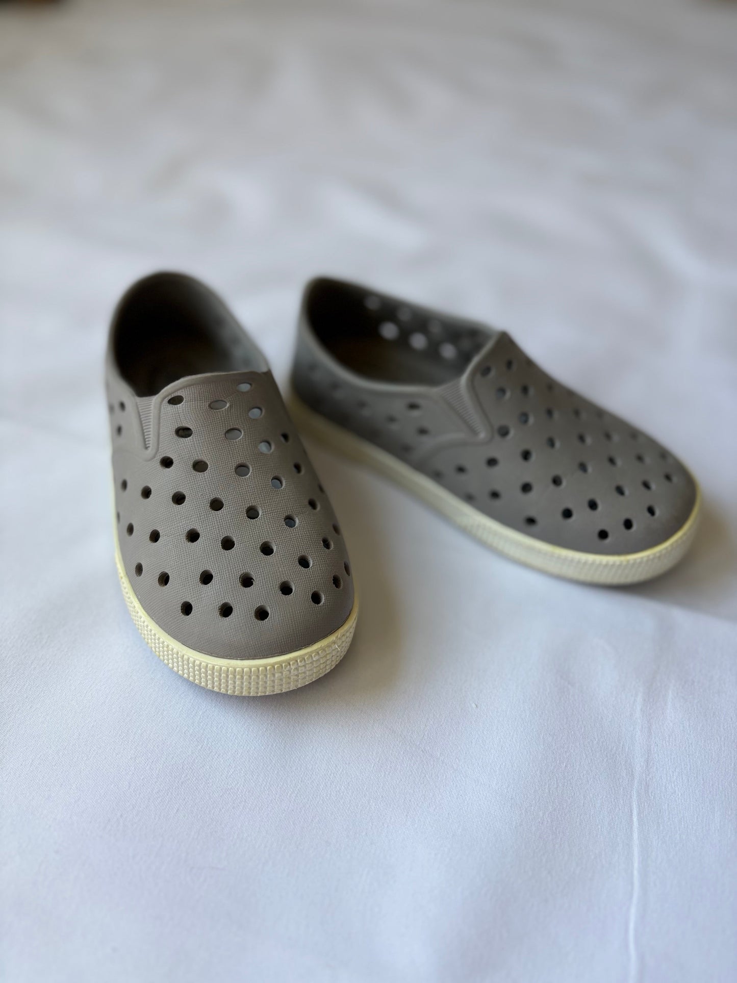 #88 Old Navy Water Shoes Toddler Size 7