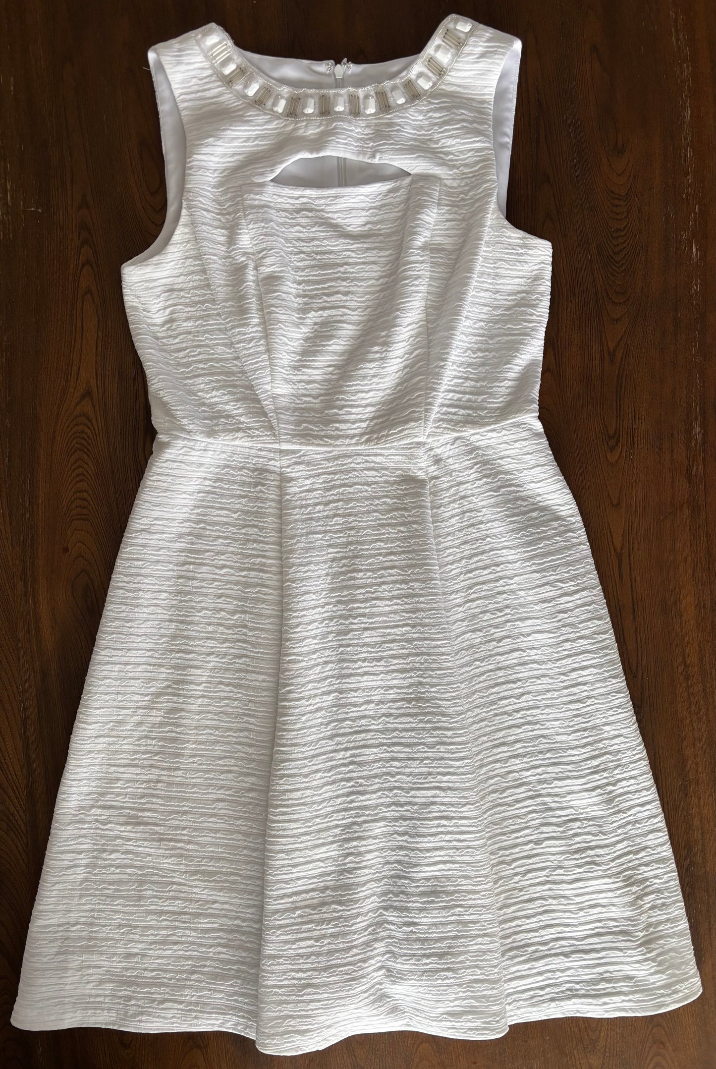 #70 VGUC women's white dress size 4