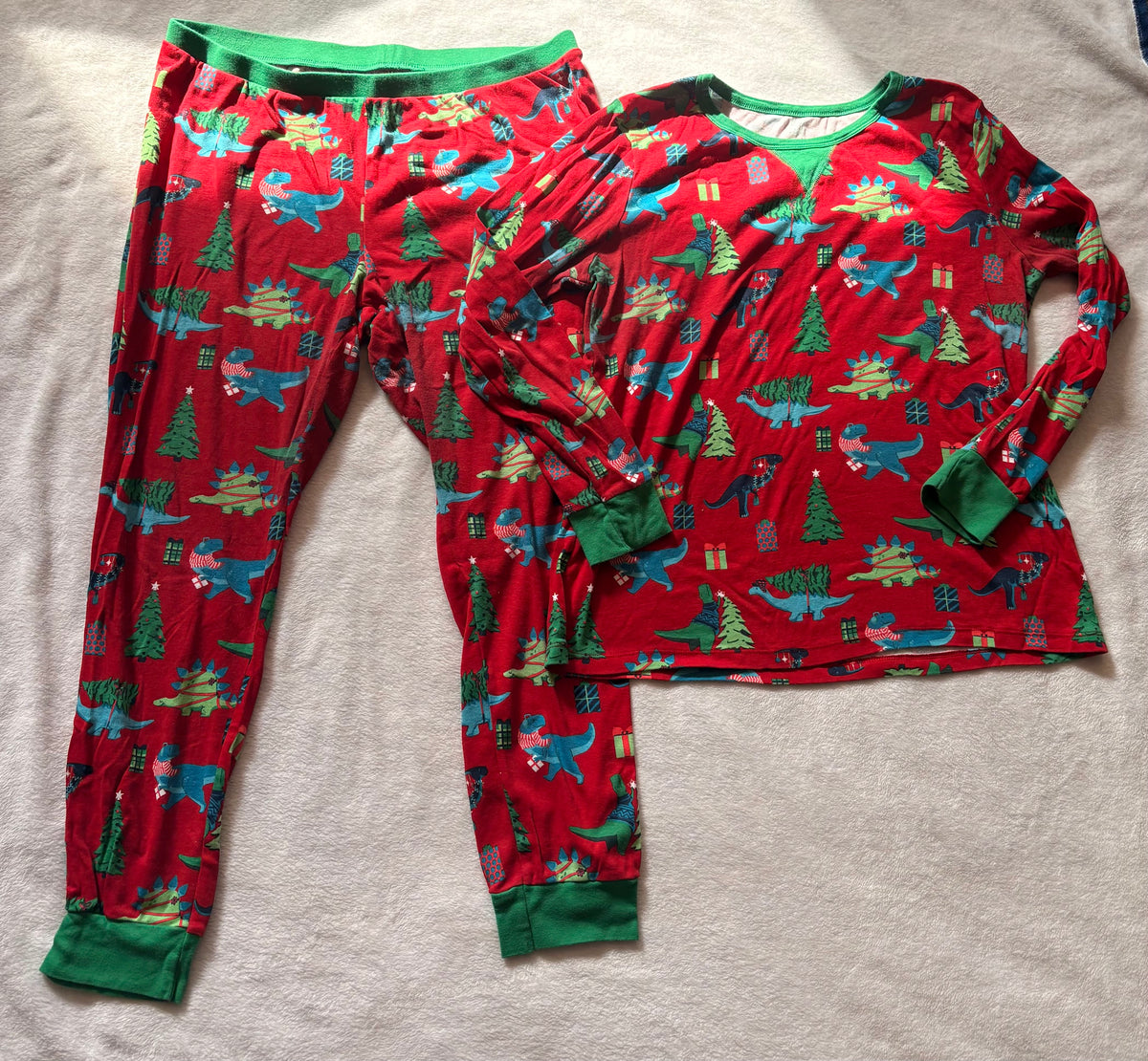 #102 - Women's size XL Christmas pajamas