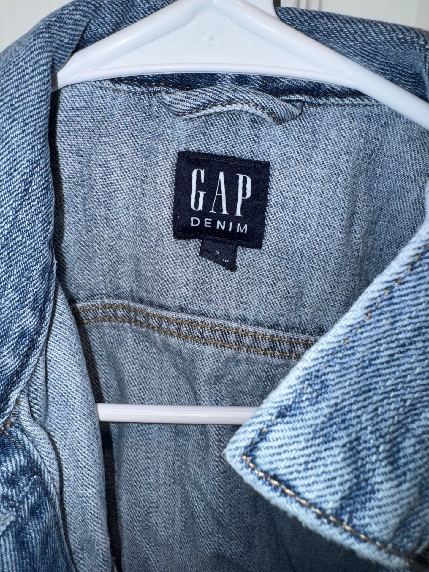 #53 women’s Gap Jean jacket size S