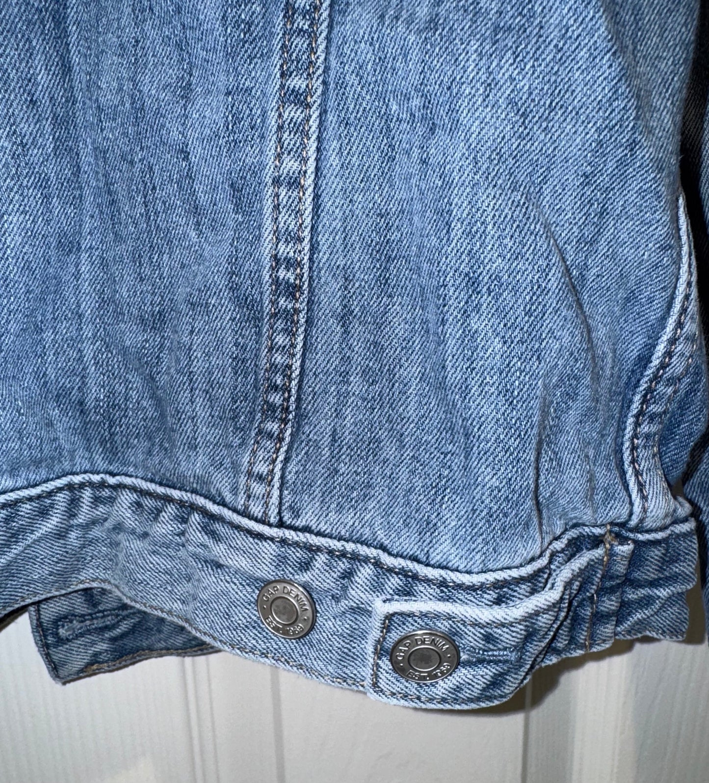 #53 women’s Gap Jean jacket size S
