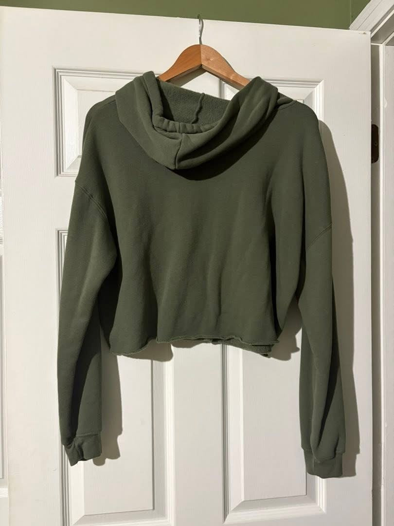 #133 **REDUCED** Women’s Large Madtree Cropped Hoodie