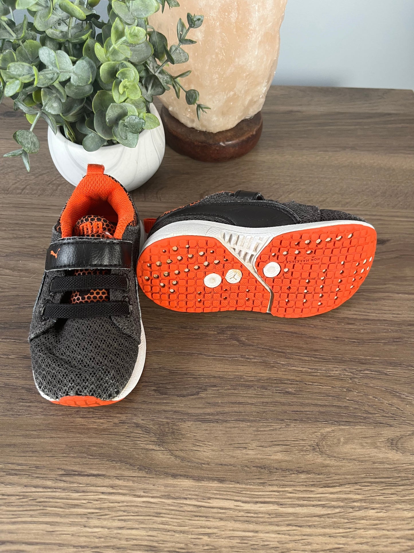 Seller #213 Boys size 5 Puma Sneaker Velcro VGUC