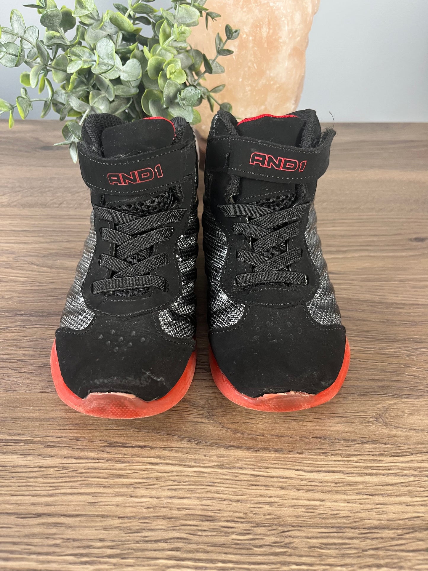 Seller #213 Boys size 11 And 1 Basketball Sneakers VGUC