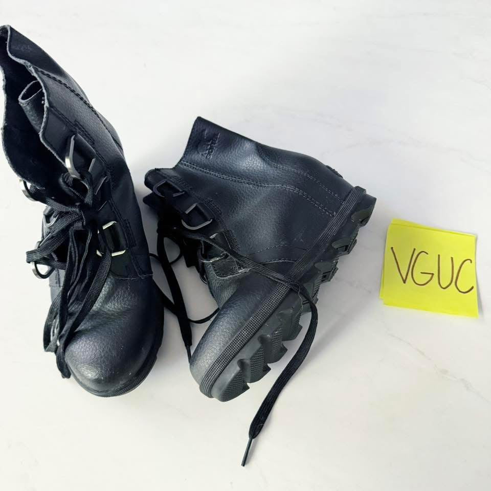 Seller 196- girls Sorel Joan of arctic wedges 2y