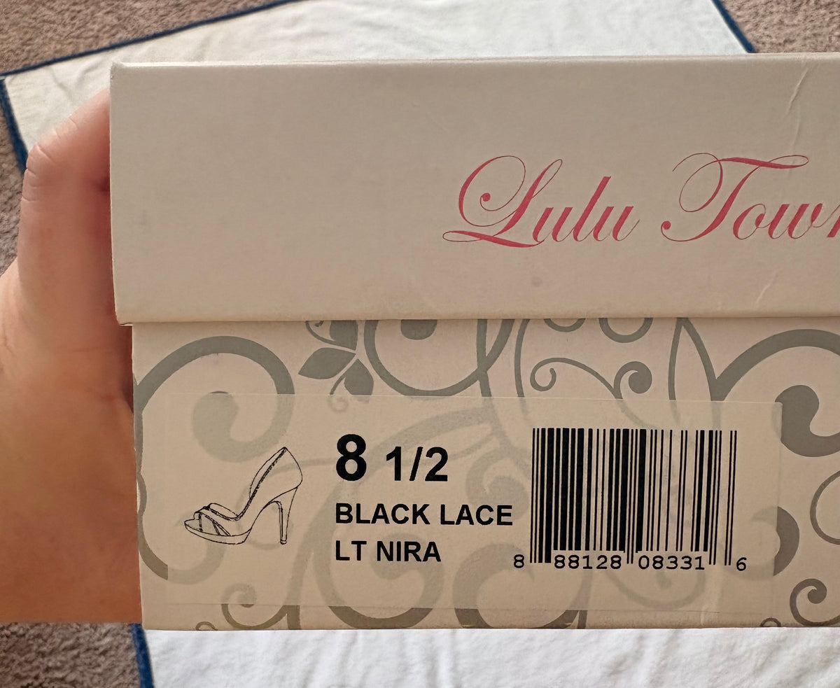 #102 - Women's size 8.5 Lulu Townsend lace heels